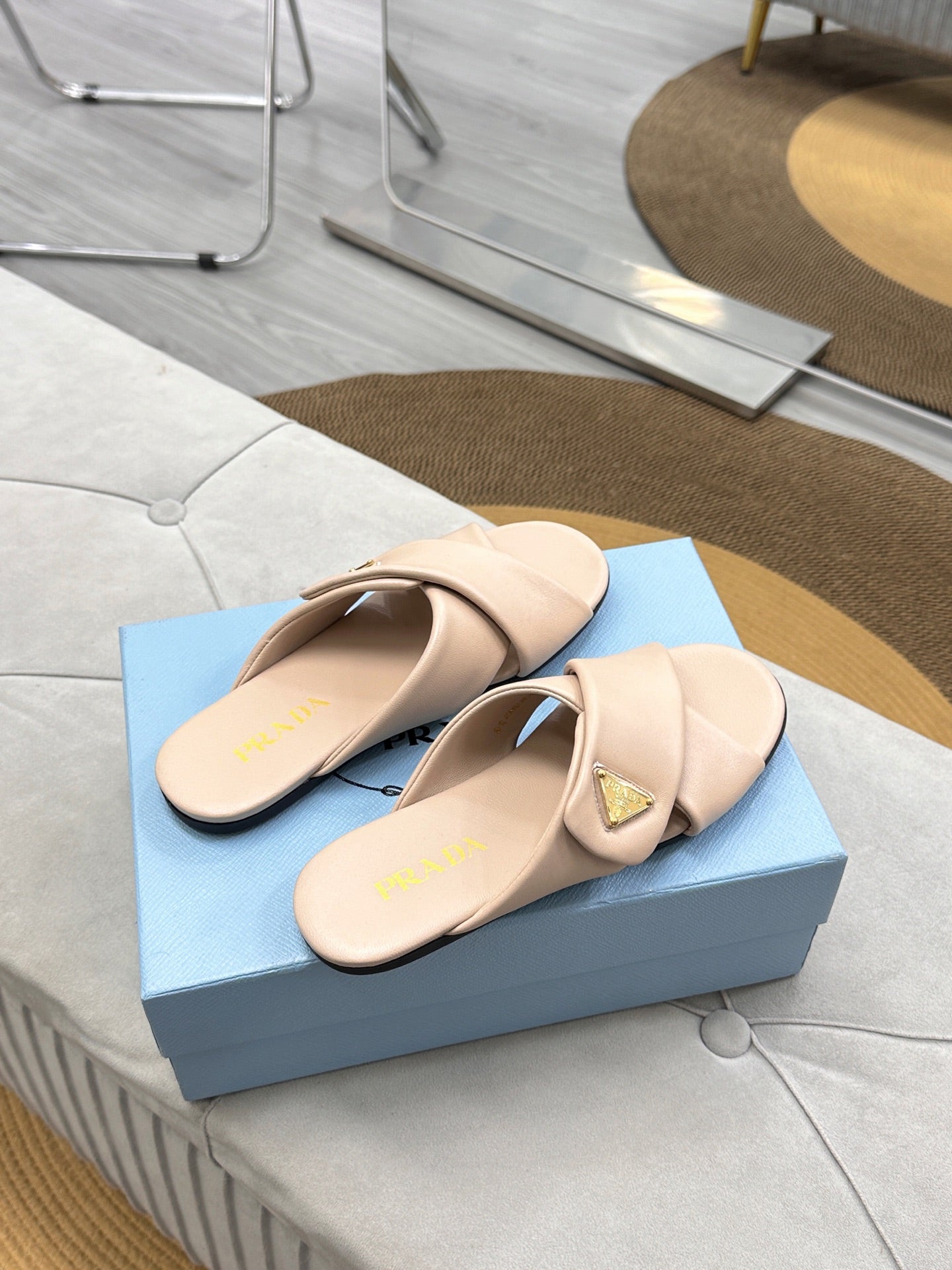 PRADA 25S SLIDE SANDALS IN BEIGE CALFSKIN LOGO - 35