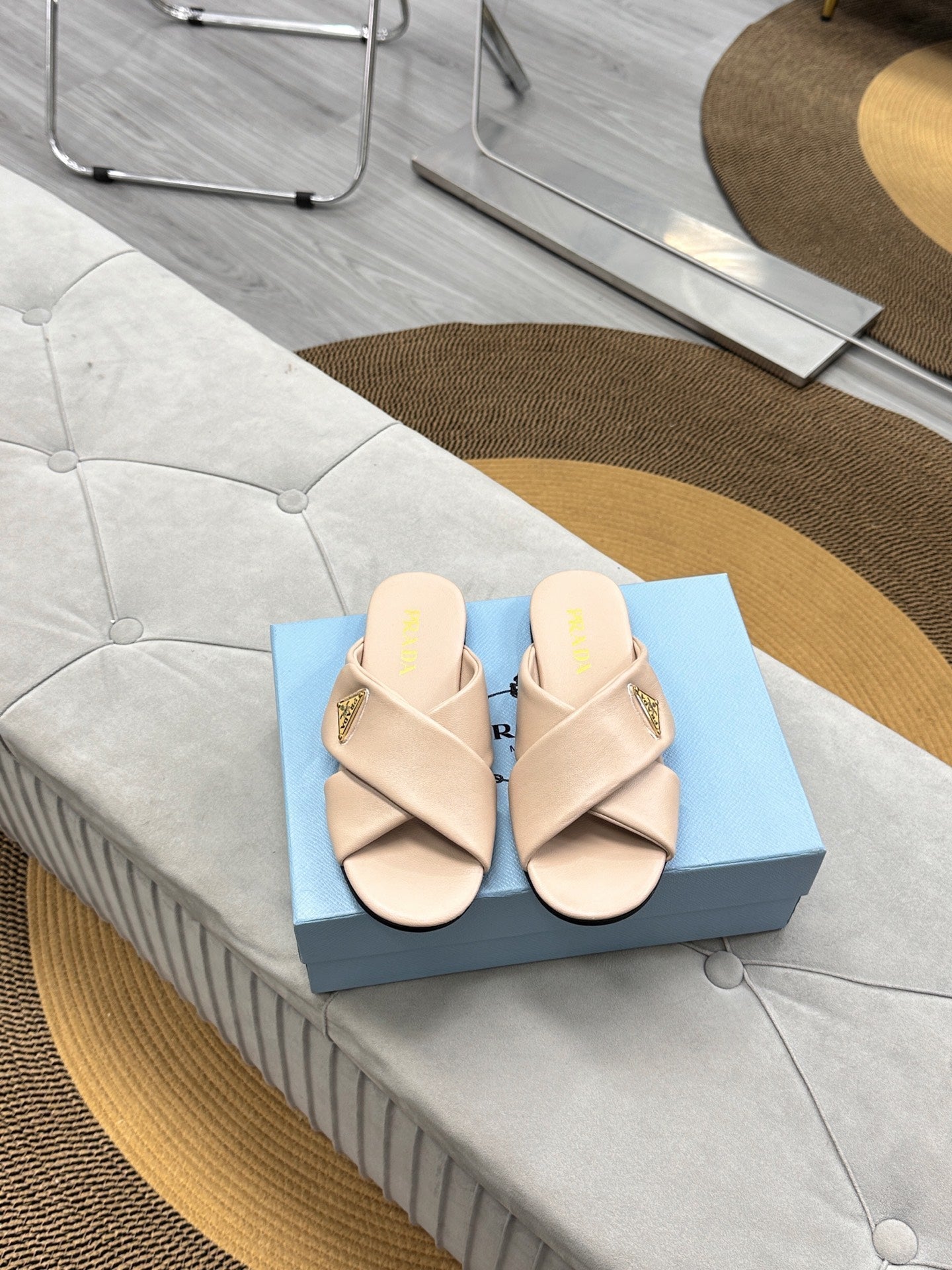 PRADA 25S SLIDE SANDALS IN BEIGE CALFSKIN LOGO - 35