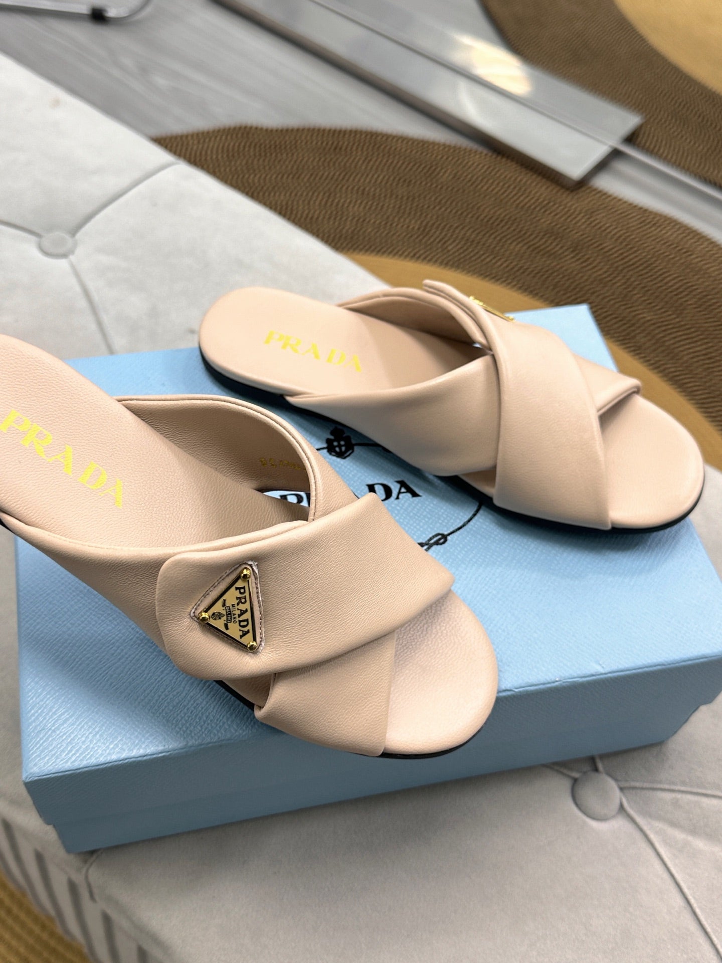 PRADA 25S SLIDE SANDALS IN BEIGE CALFSKIN LOGO - 35
