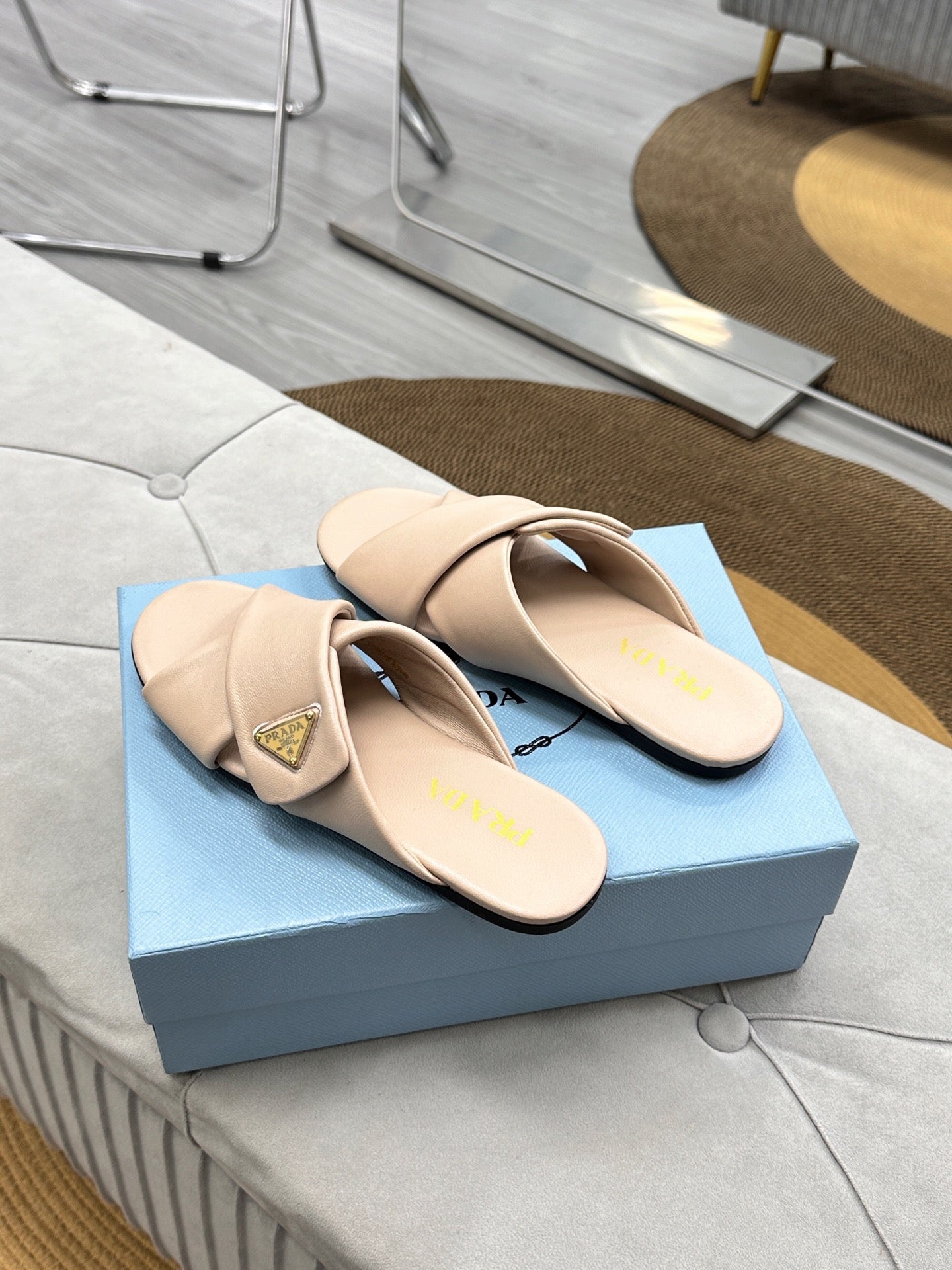 PRADA 25S SLIDE SANDALS IN BEIGE CALFSKIN LOGO - 35