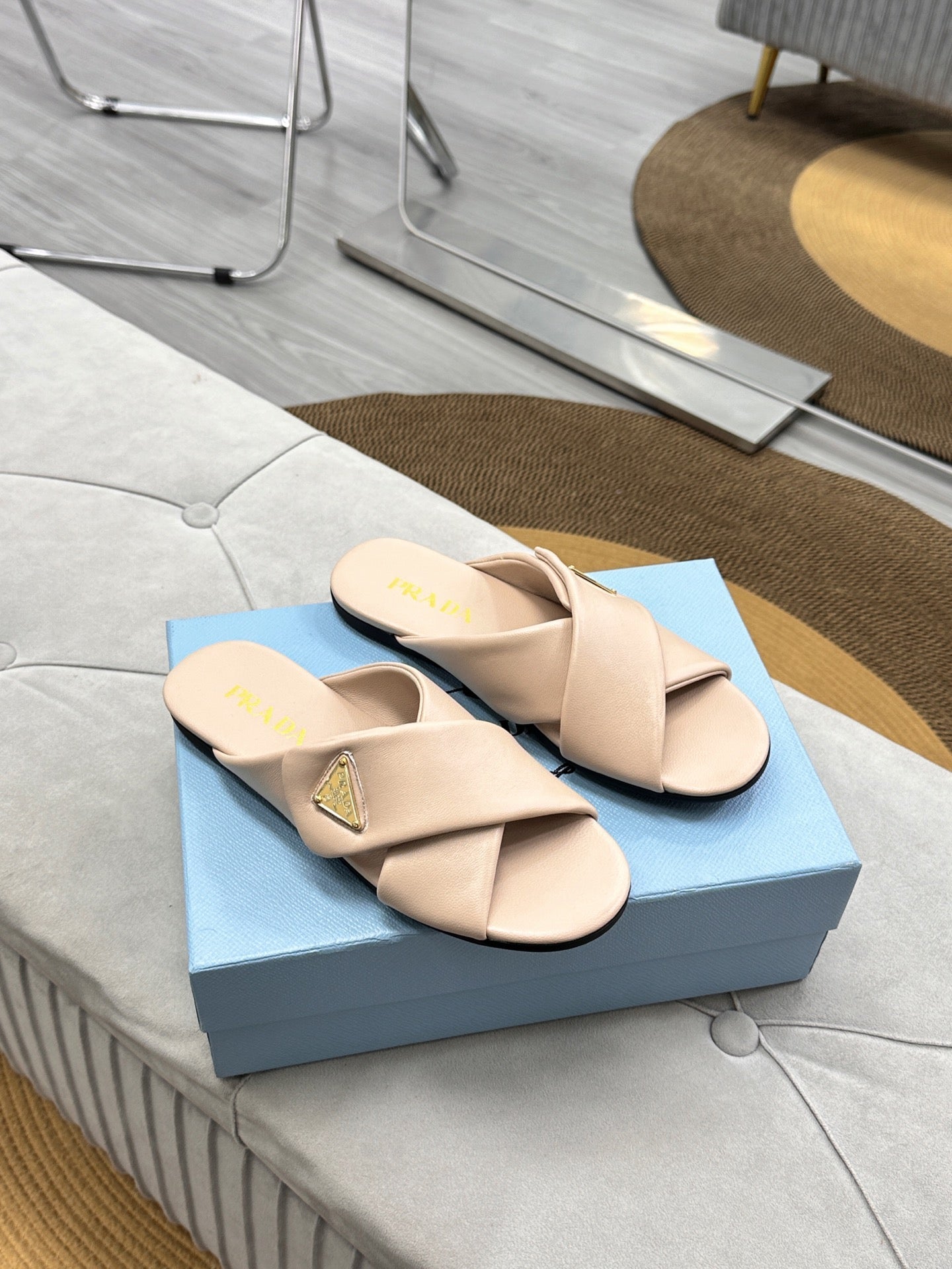 PRADA 25S SLIDE SANDALS IN BEIGE CALFSKIN LOGO - 35