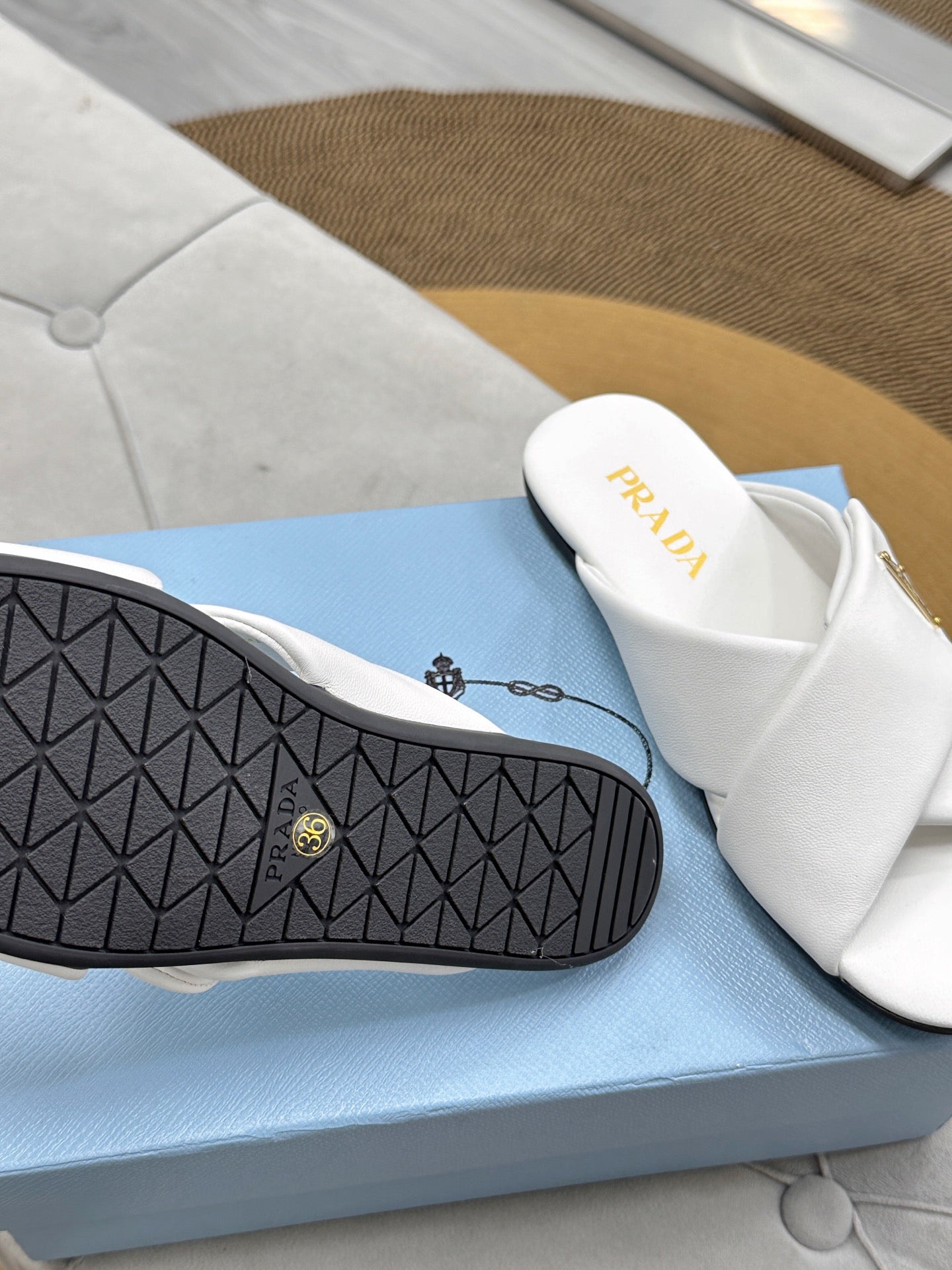 PRADA 25S SLIDE SANDALS IN WHITE CALFSKIN LOGO - 35