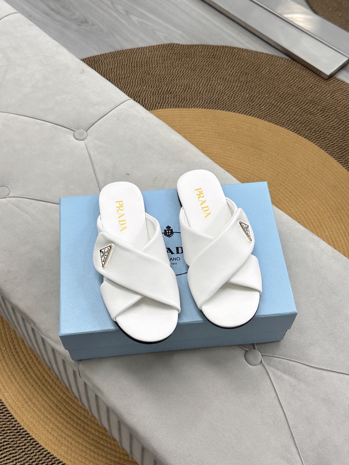 PRADA 25S SLIDE SANDALS IN WHITE CALFSKIN LOGO - 35