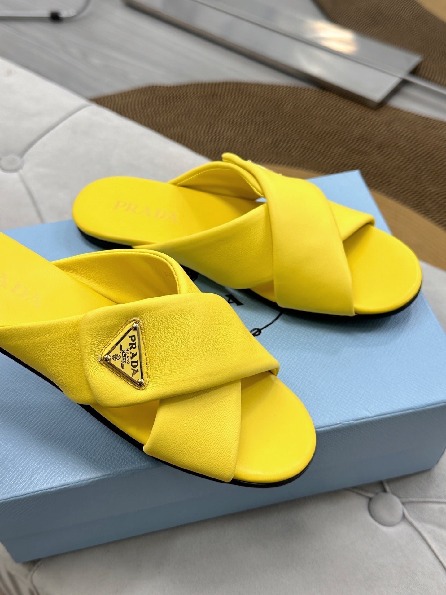PRADA 25S SLIDE SANDALS IN YELLOW CALFSKIN LOGO - 35