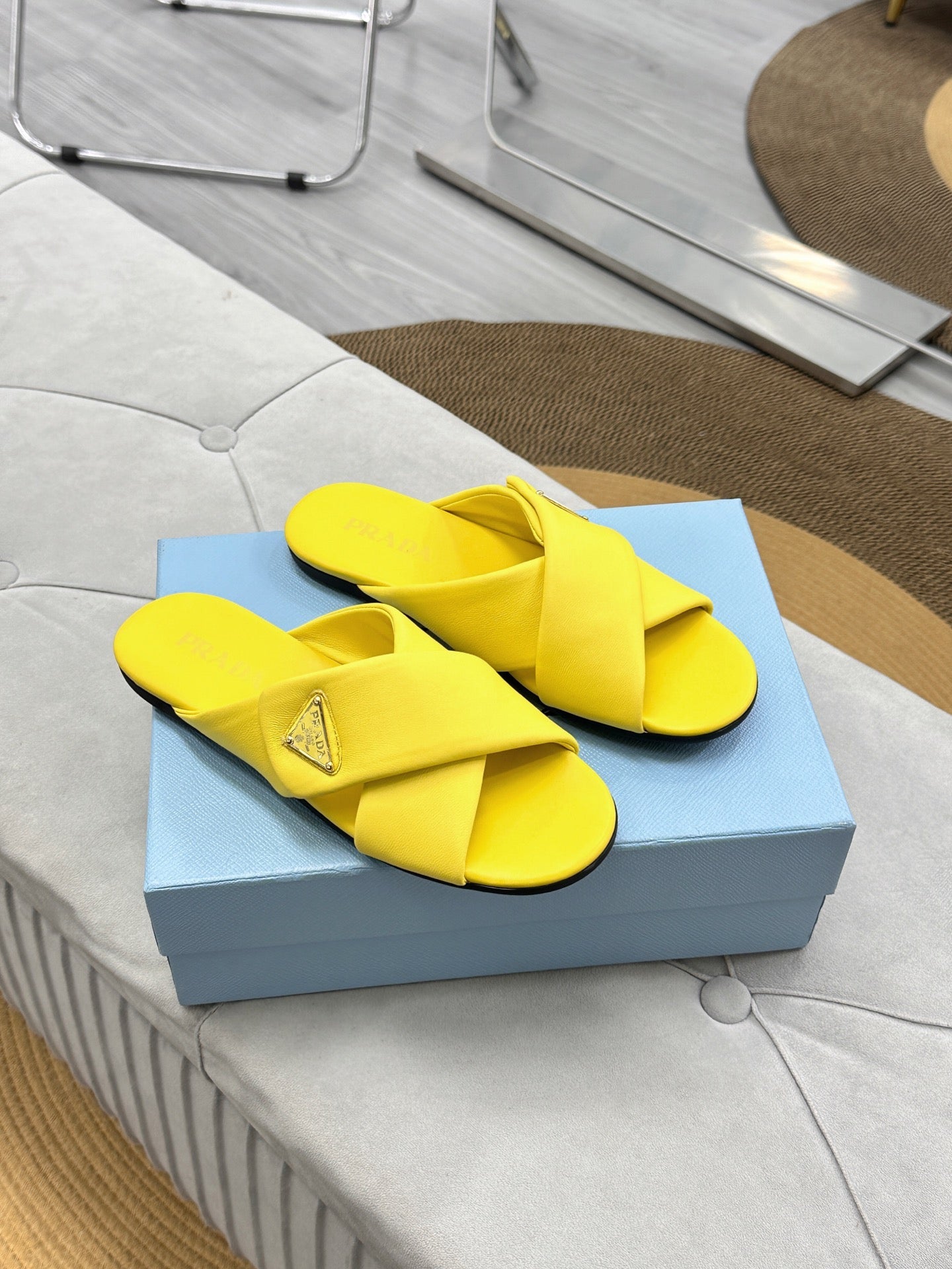PRADA 25S SLIDE SANDALS IN YELLOW CALFSKIN LOGO - 35