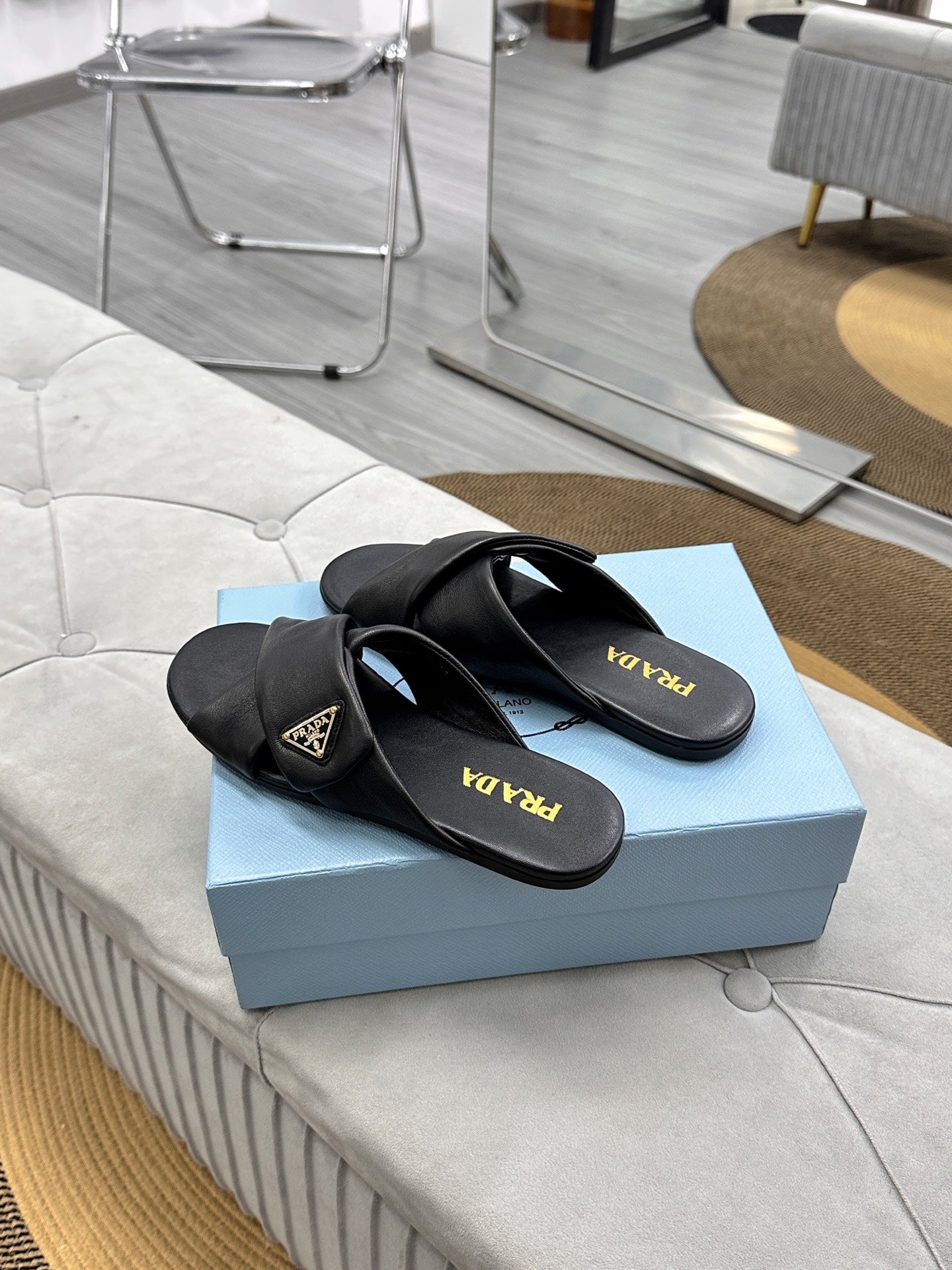PRADA 25S SLIDE SANDALS IN BLACK CALFSKIN LOGO - 35