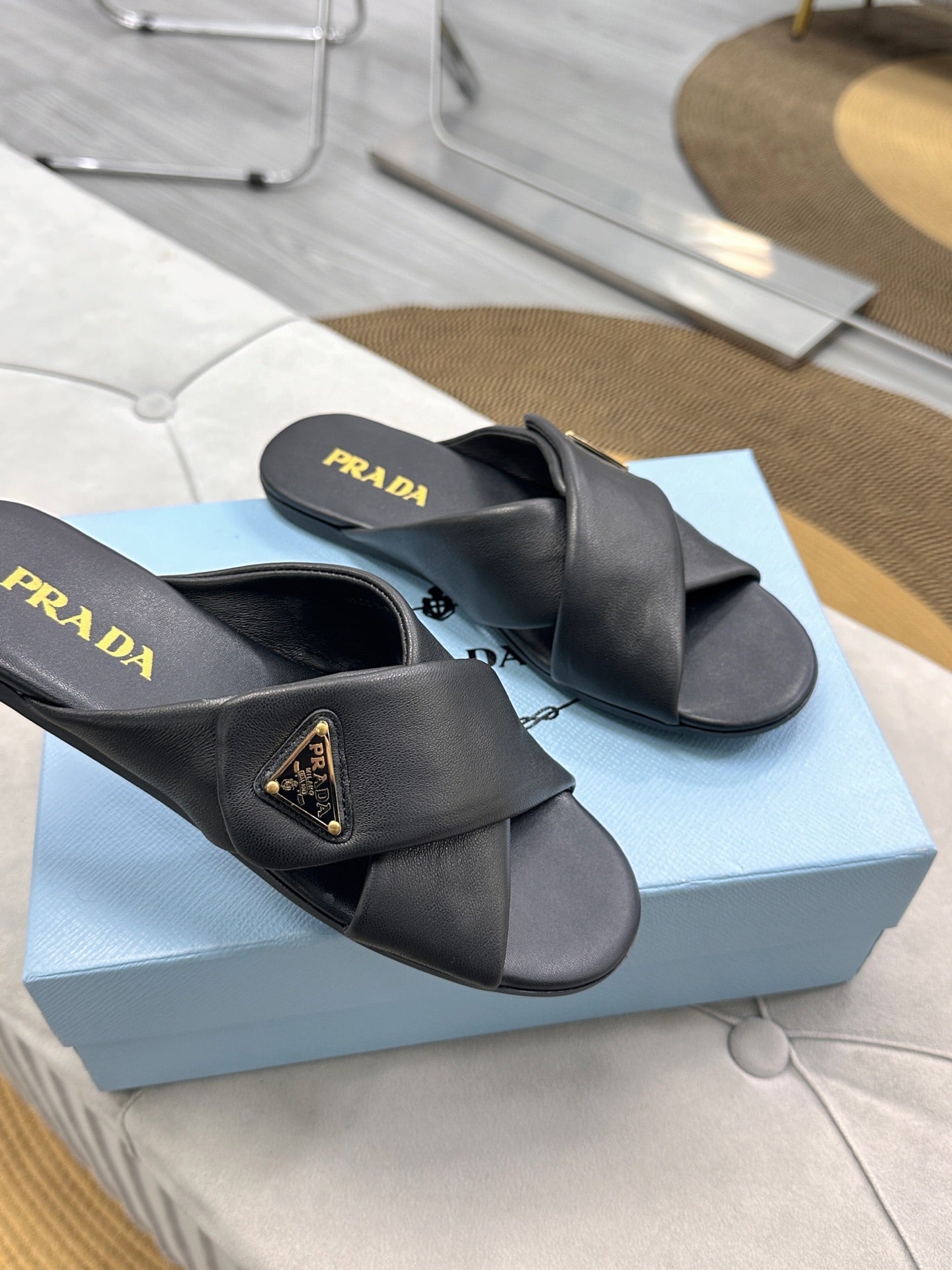 PRADA 25S SLIDE SANDALS IN BLACK CALFSKIN LOGO - 35