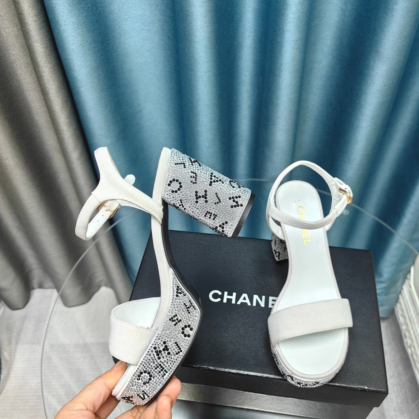 Chunky Heel Rhinestone High Sandals White Lambskin - 35