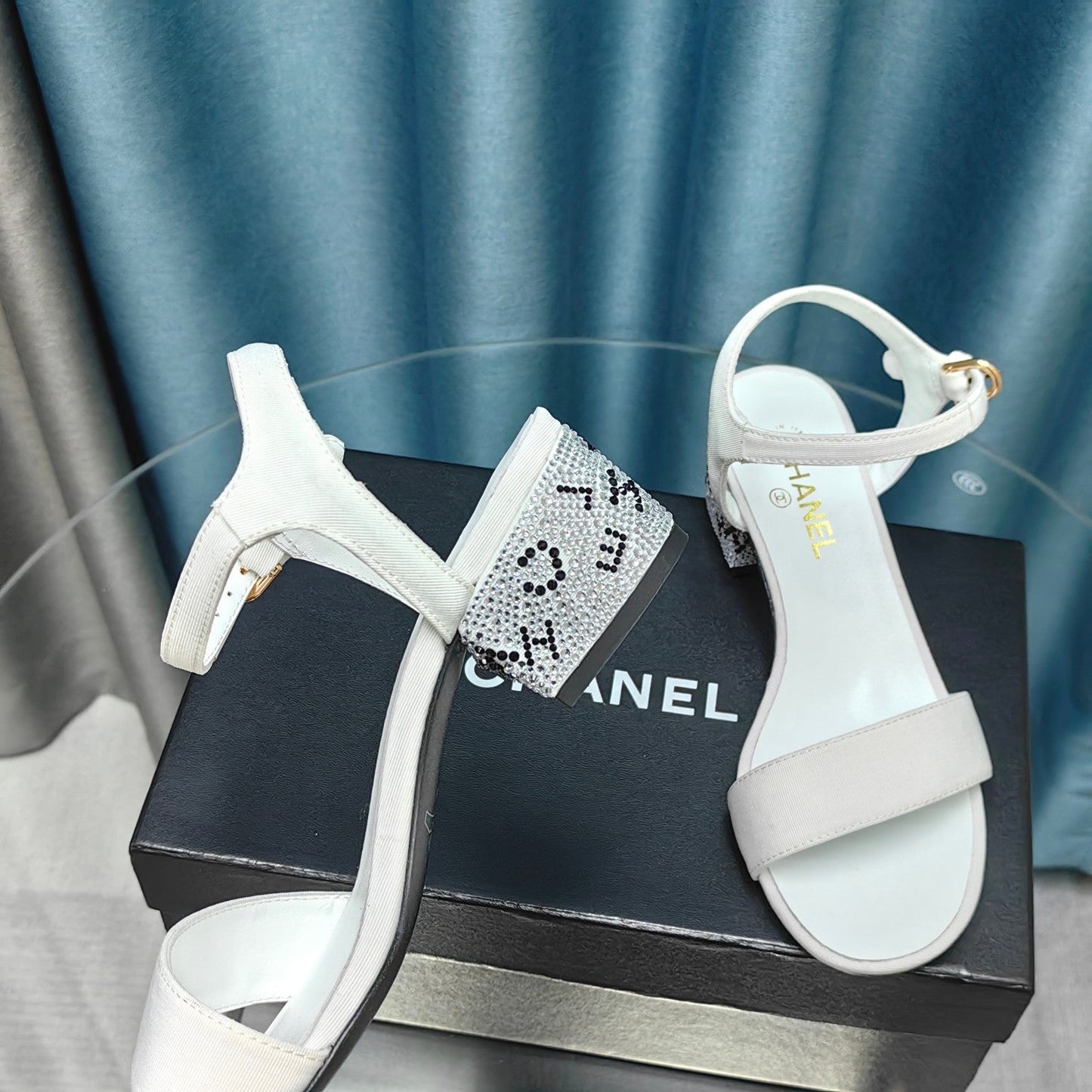 Chunky Heel Rhinestone Sandals White Lambskin - 35
