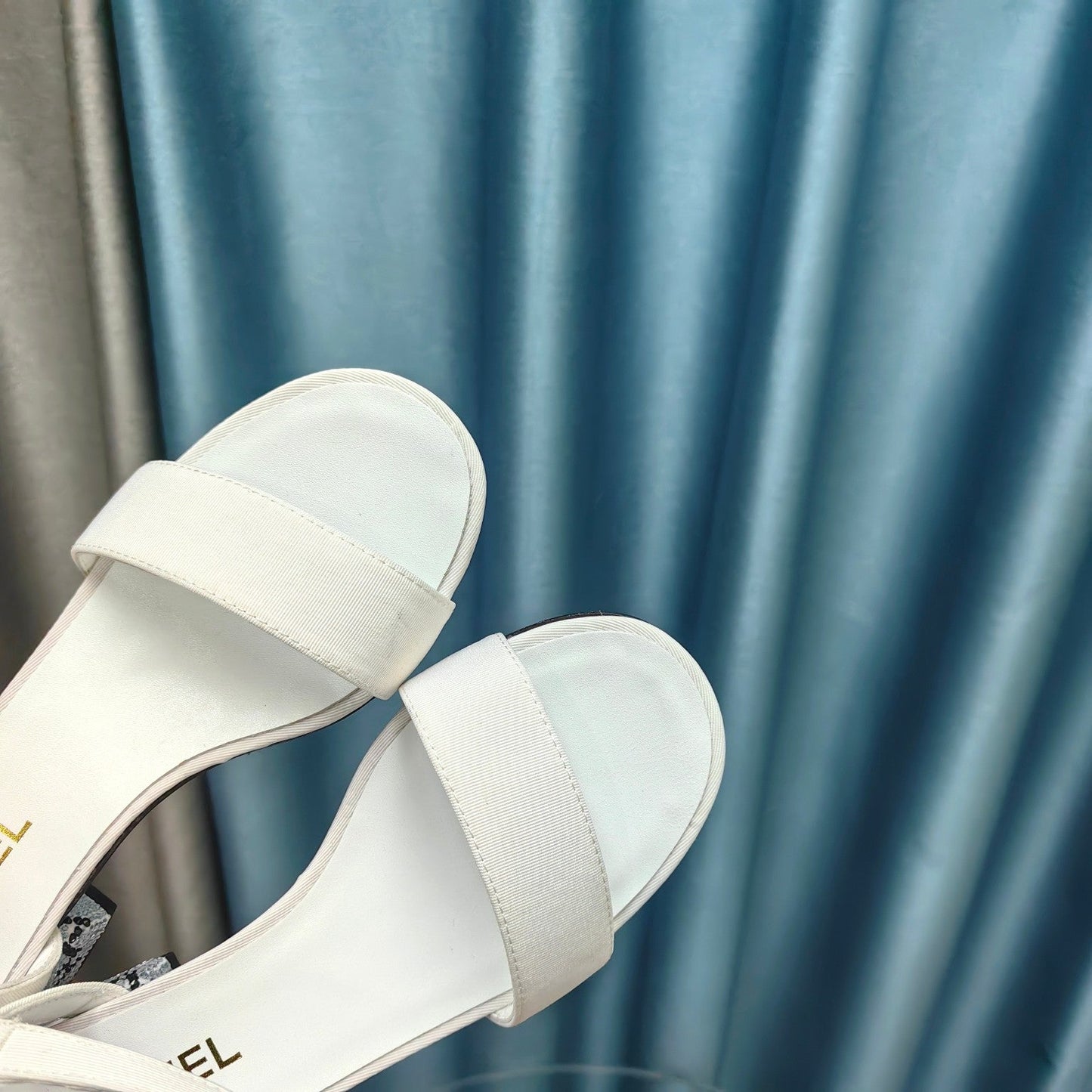 Chunky Heel Rhinestone Sandals White Lambskin - 35