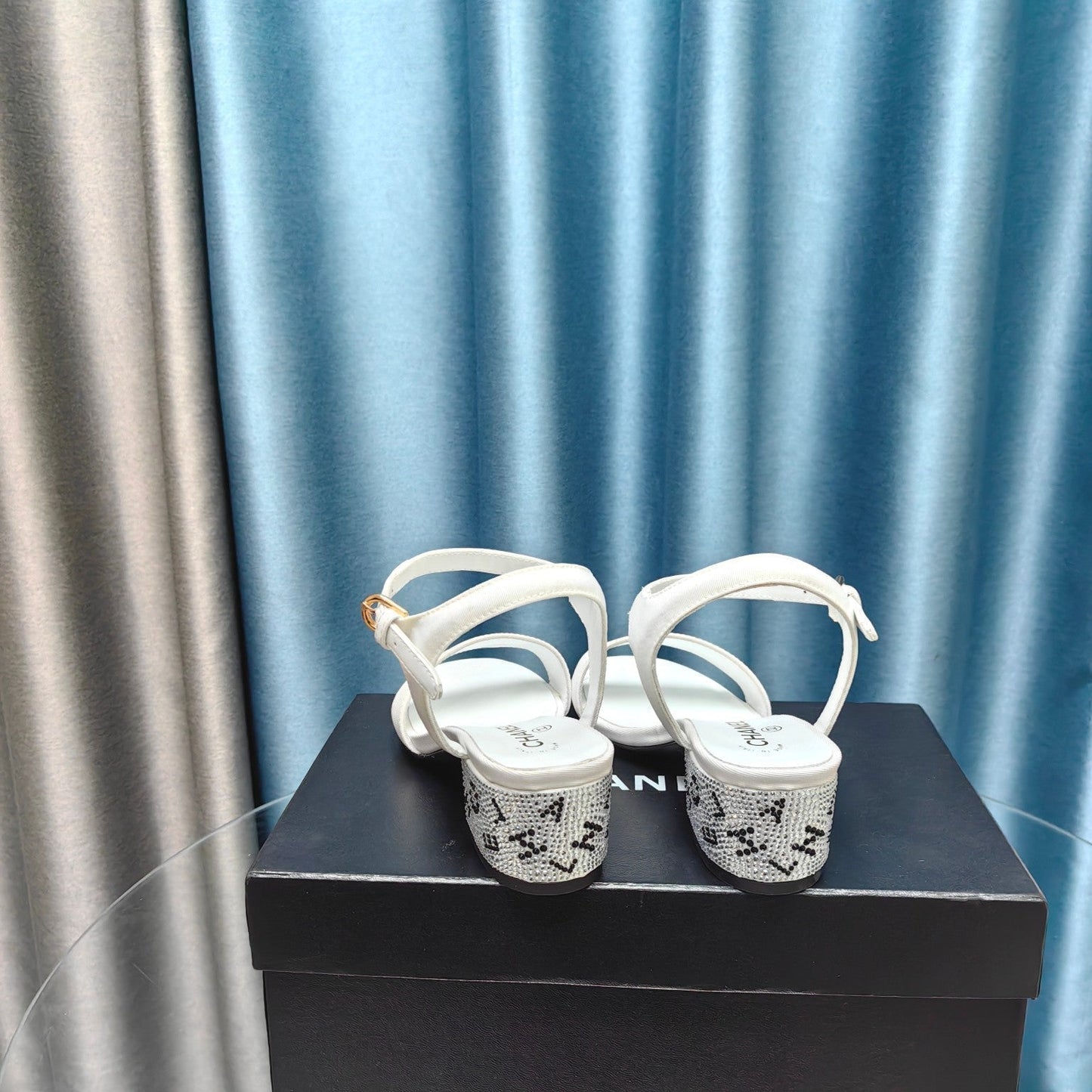 Chunky Heel Rhinestone Sandals White Lambskin - 35
