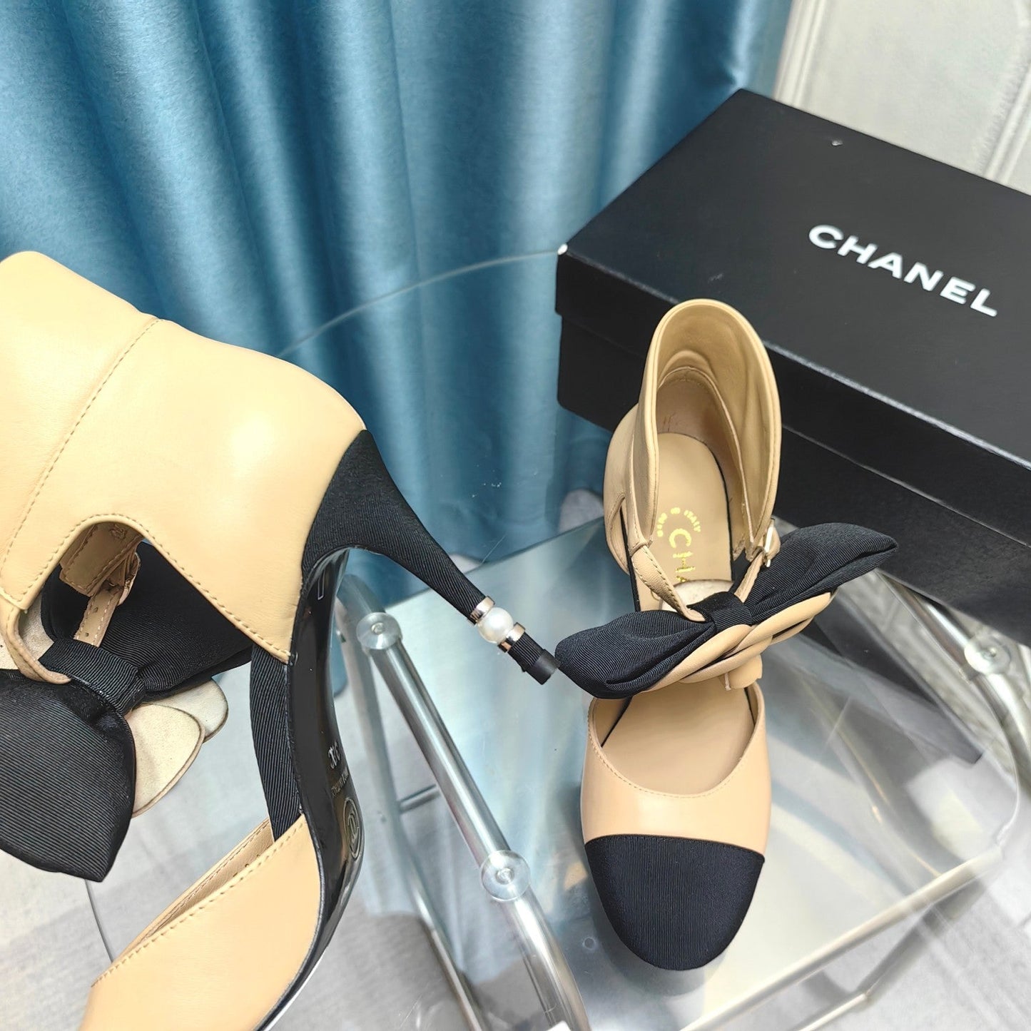 HIGH HEELS IN DARK CREAM MIX BLACK SHEEPSKIN WITH FLOWER - 34