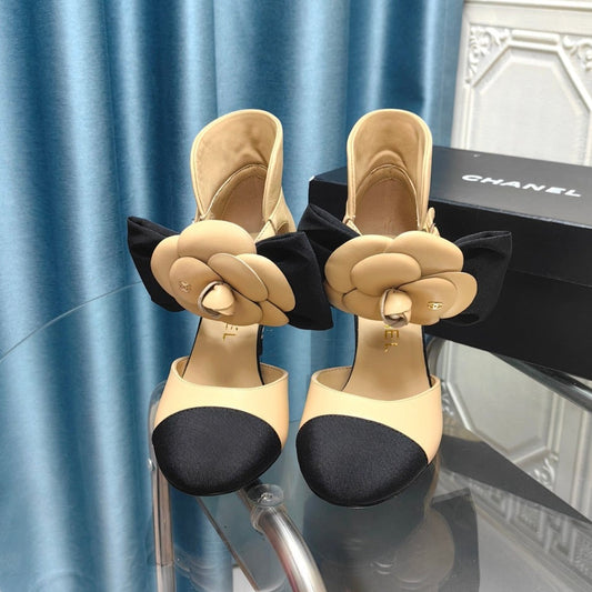 HIGH HEELS IN DARK CREAM MIX BLACK SHEEPSKIN WITH FLOWER - 34