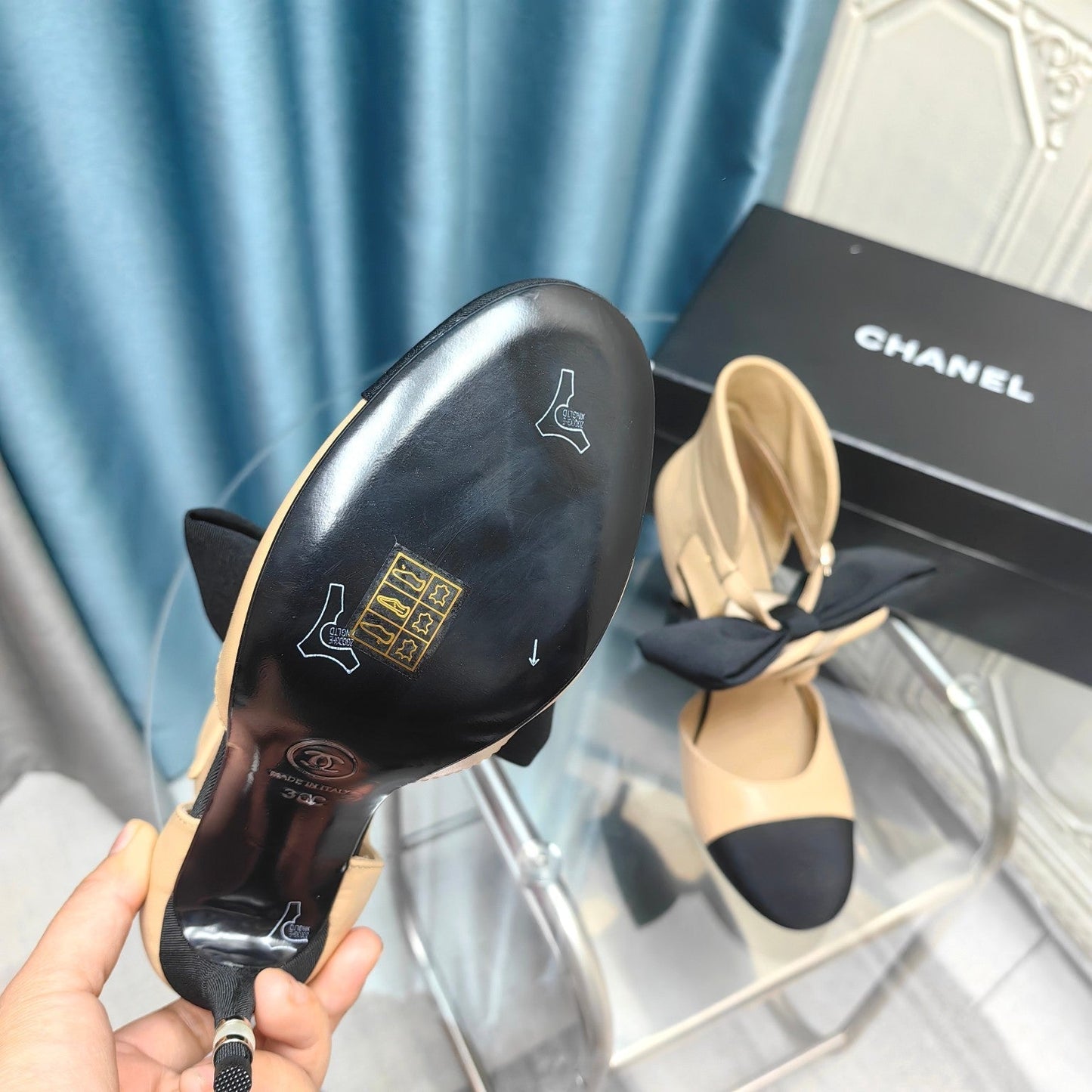 HIGH HEELS IN DARK CREAM MIX BLACK SHEEPSKIN WITH FLOWER - 34