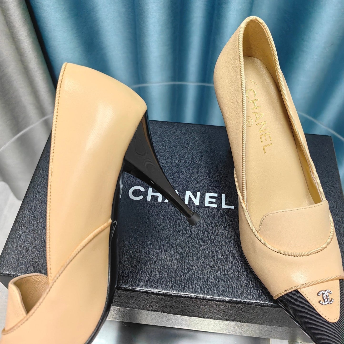 HIGH HEELS IN DARK CREAM MIX BLACK SHEEPSKIN - 35