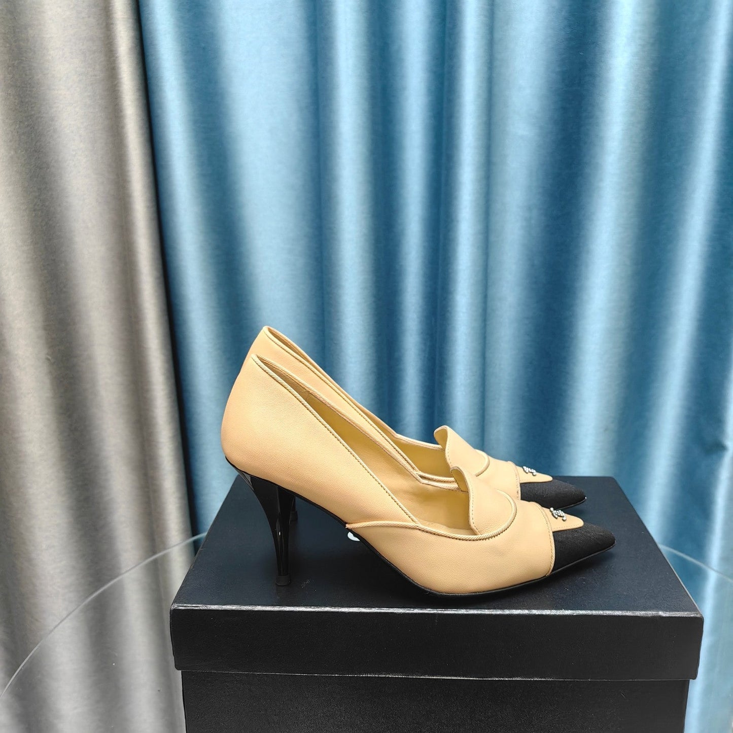HIGH HEELS IN DARK CREAM MIX BLACK SHEEPSKIN - 35