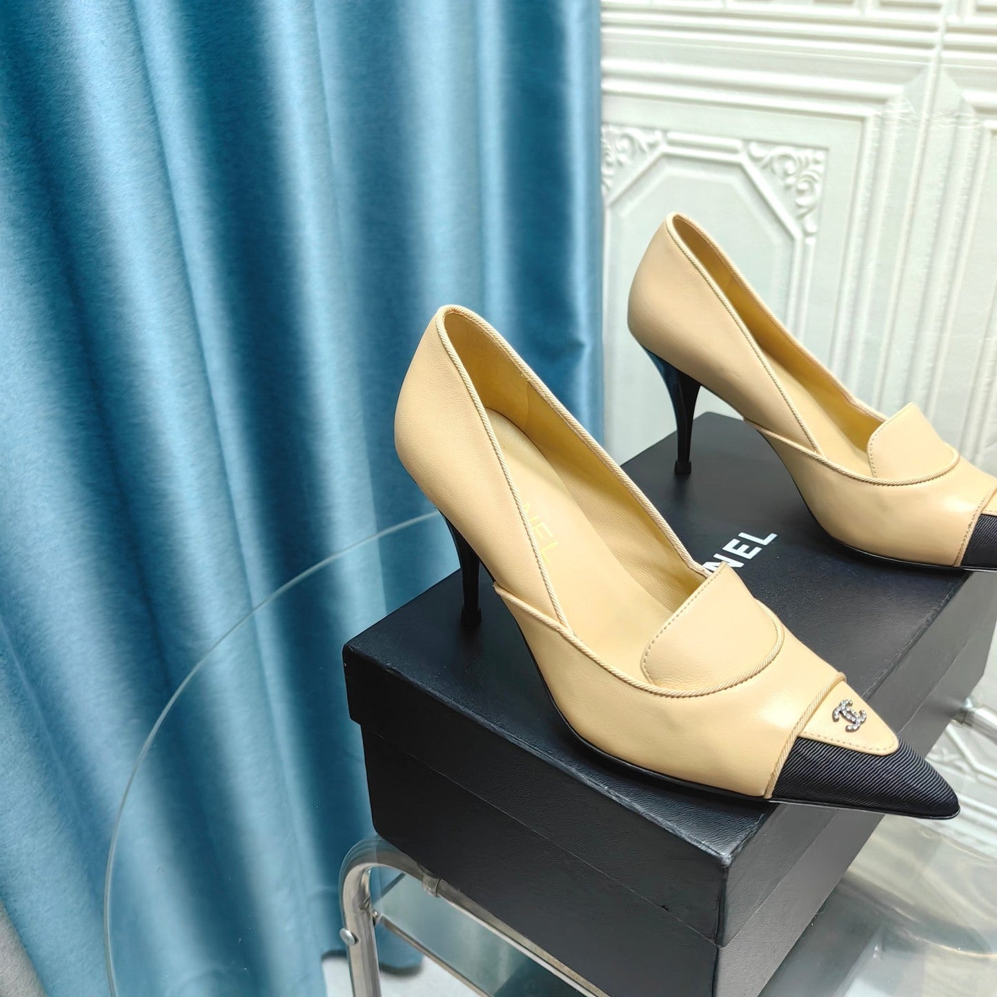 HIGH HEELS IN DARK CREAM MIX BLACK SHEEPSKIN - 35