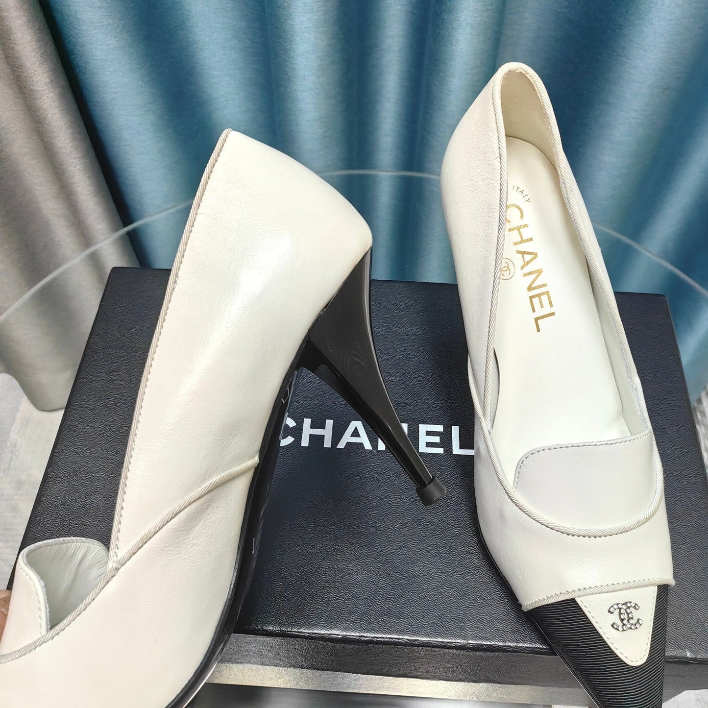 HIGH HEELS IN WHITE MIX BLACK SHEEPSKIN - 35