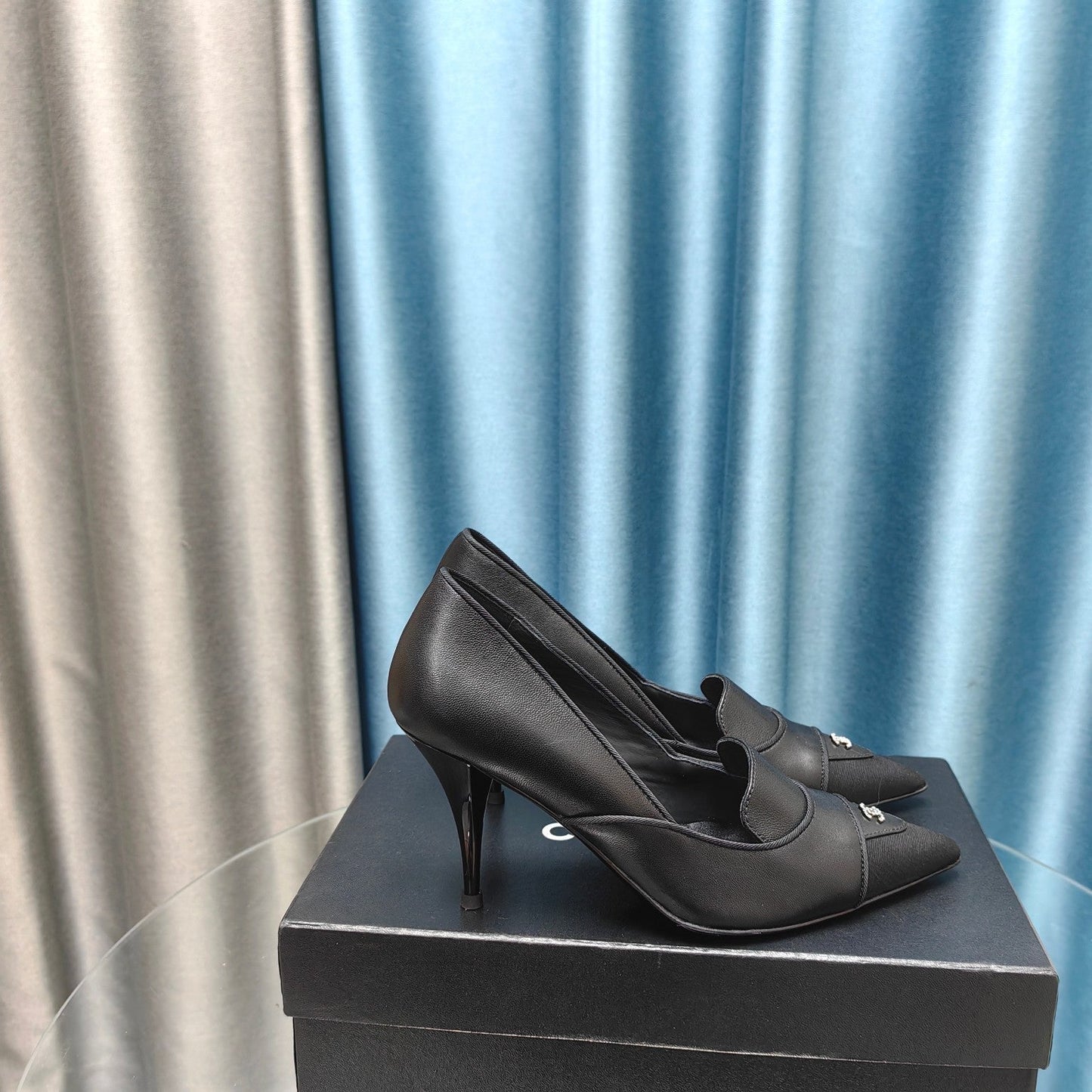 HIGH HEELS IN BLACK SHEEPSKIN - 35