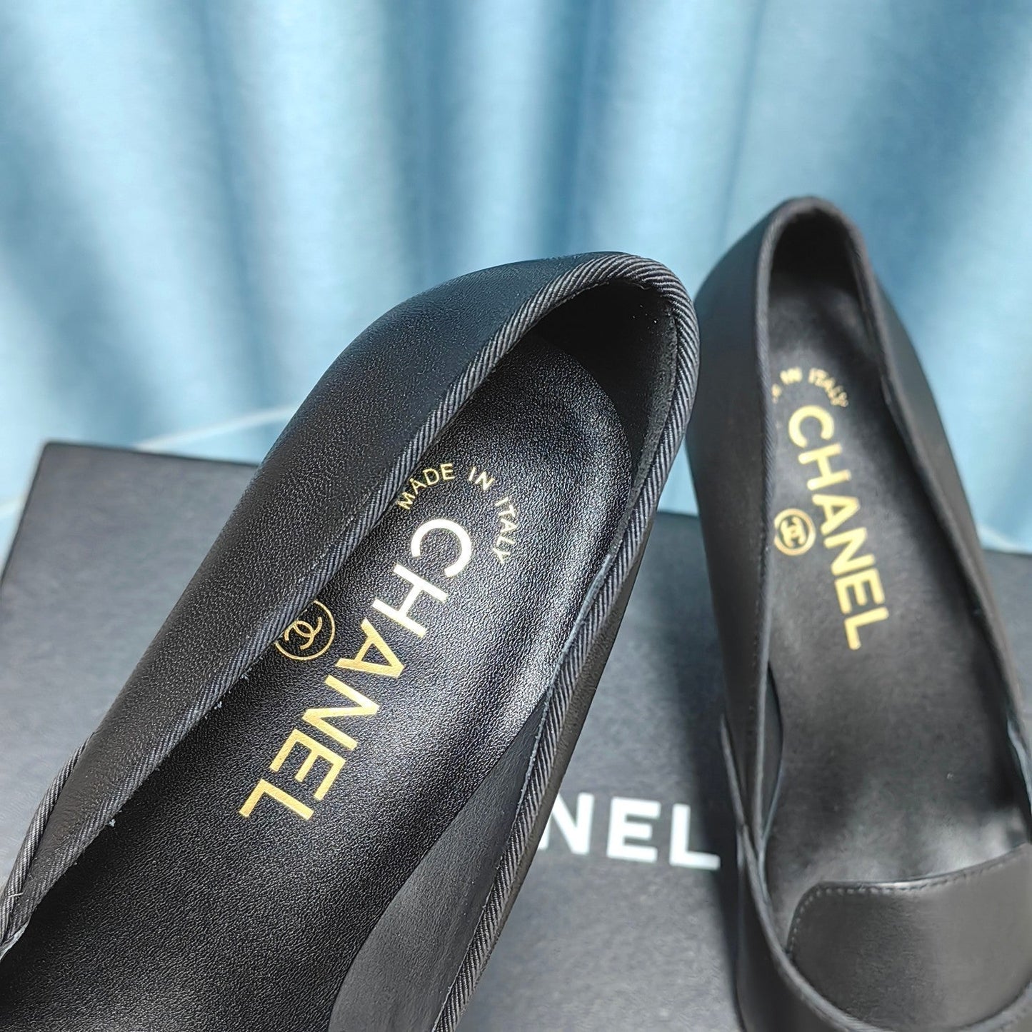HIGH HEELS IN BLACK SHEEPSKIN - 35