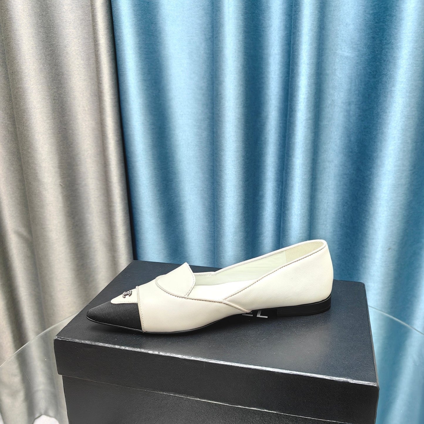 BALLET FLAT WHITE MIX BLACK SHEEPSKIN POINTED TOE - 35