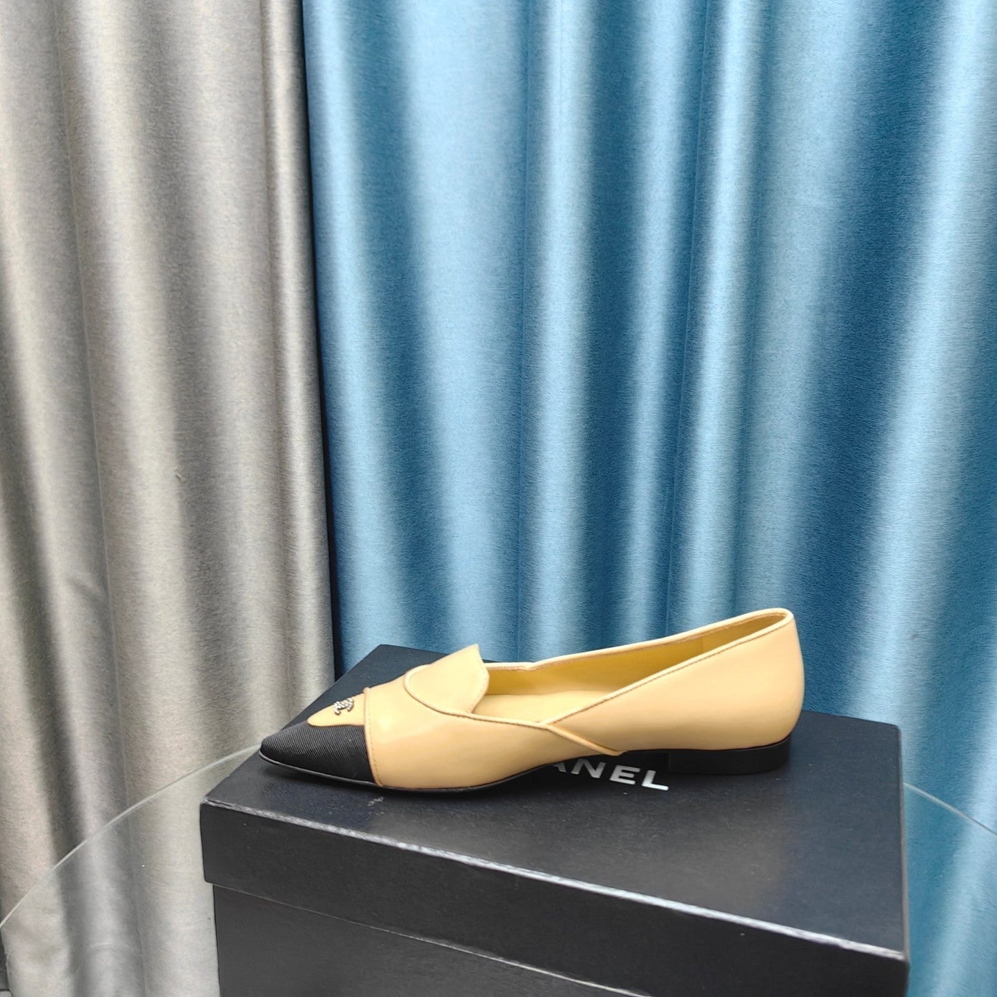 BALLET FLAT DARK CREAM MIX BLACK SHEEPSKIN POINTED TOE - 35