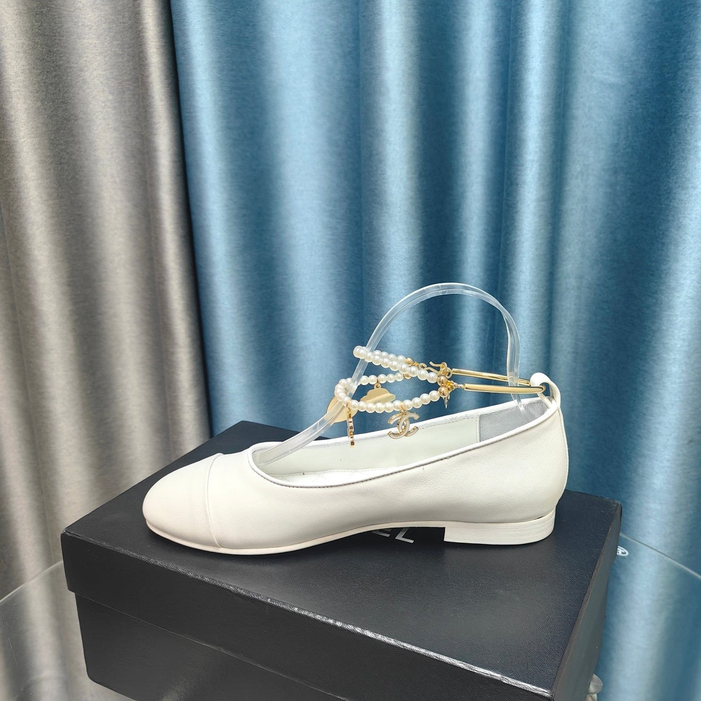MARY JANE WITH PEARL STRAP IN WHITE LAMBSKIN - 35
