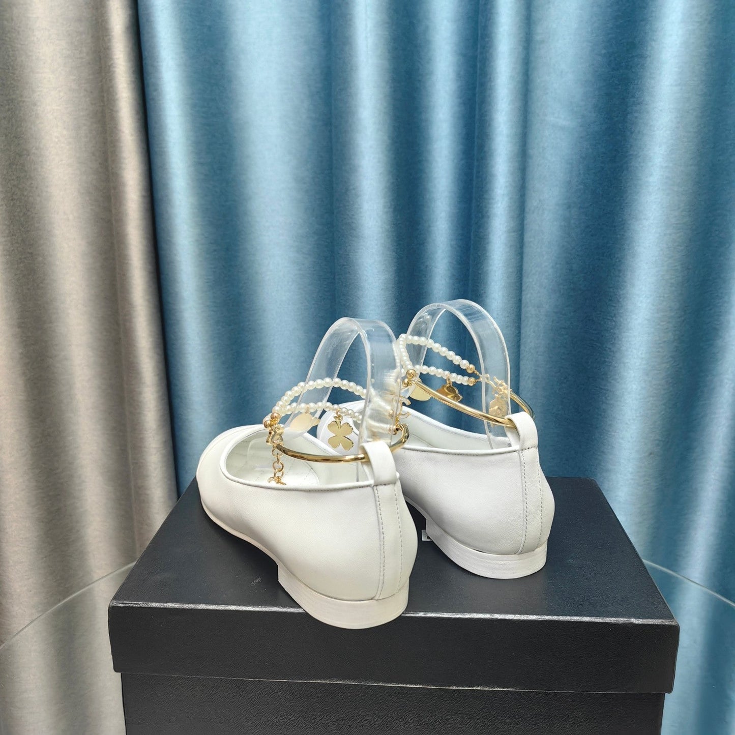 MARY JANE WITH PEARL STRAP IN WHITE LAMBSKIN - 35