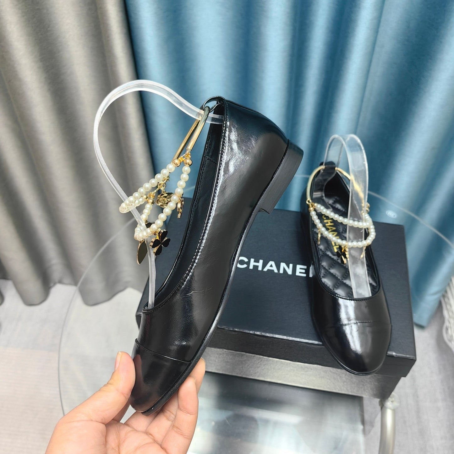 MARY JANE WITH PEARL STRAP IN GLOSSY BLACK LAMBSKIN - 35