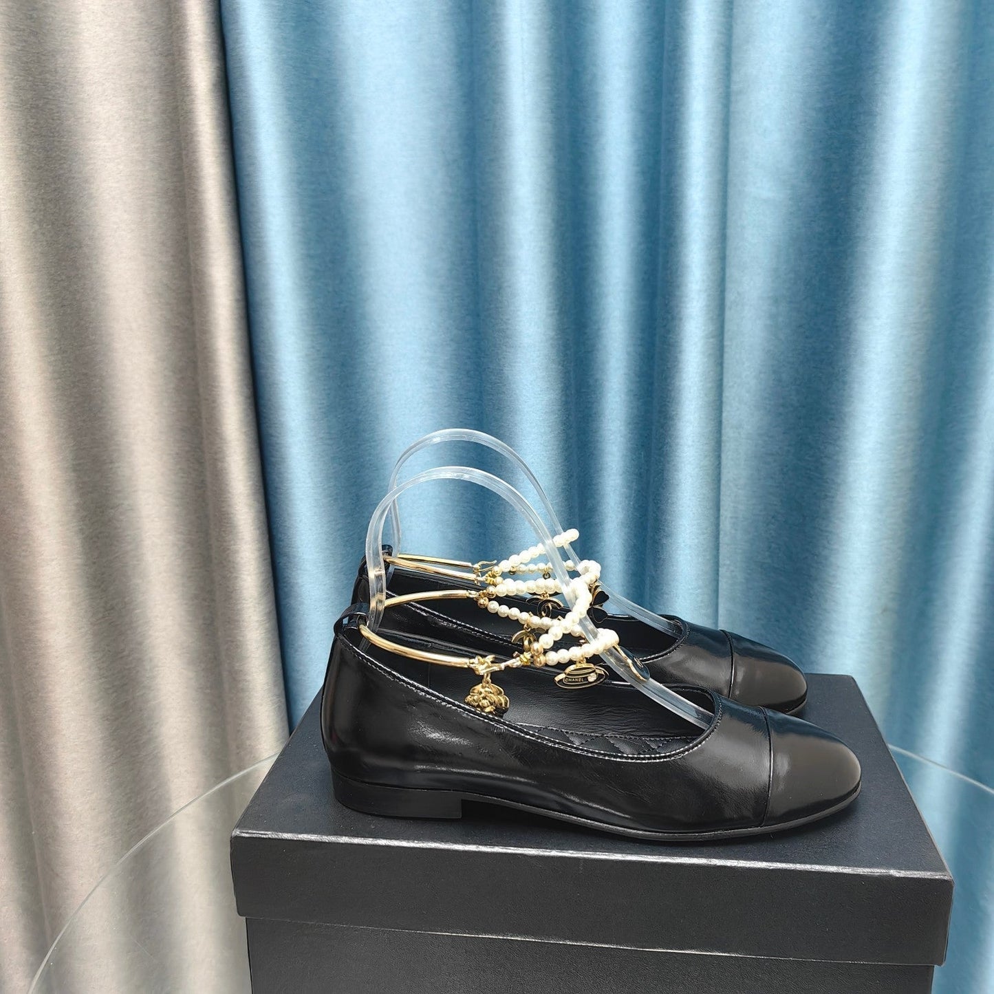 MARY JANE WITH PEARL STRAP IN GLOSSY BLACK LAMBSKIN - 35