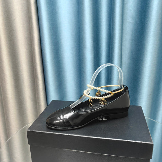 MARY JANE WITH PEARL STRAP IN GLOSSY BLACK LAMBSKIN - 35