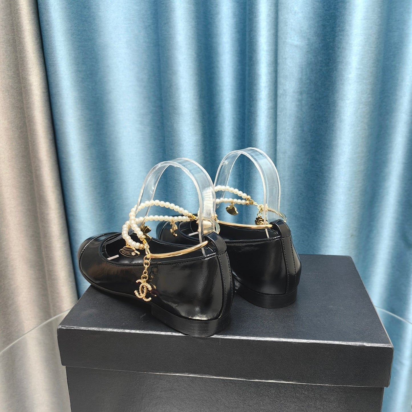 MARY JANE WITH PEARL STRAP IN GLOSSY BLACK LAMBSKIN - 35