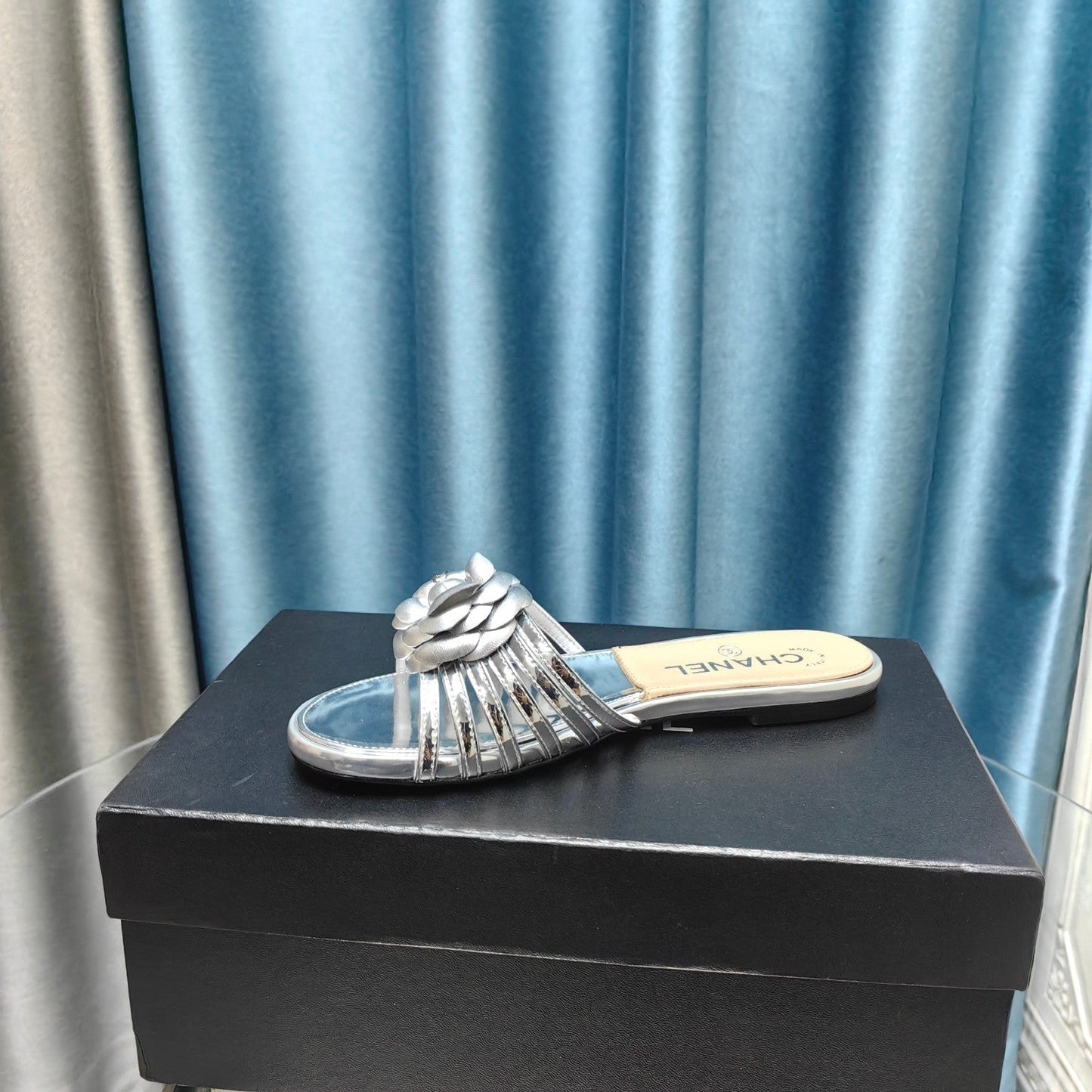 Camellia Slide Slippers Silver Lambskin - 35