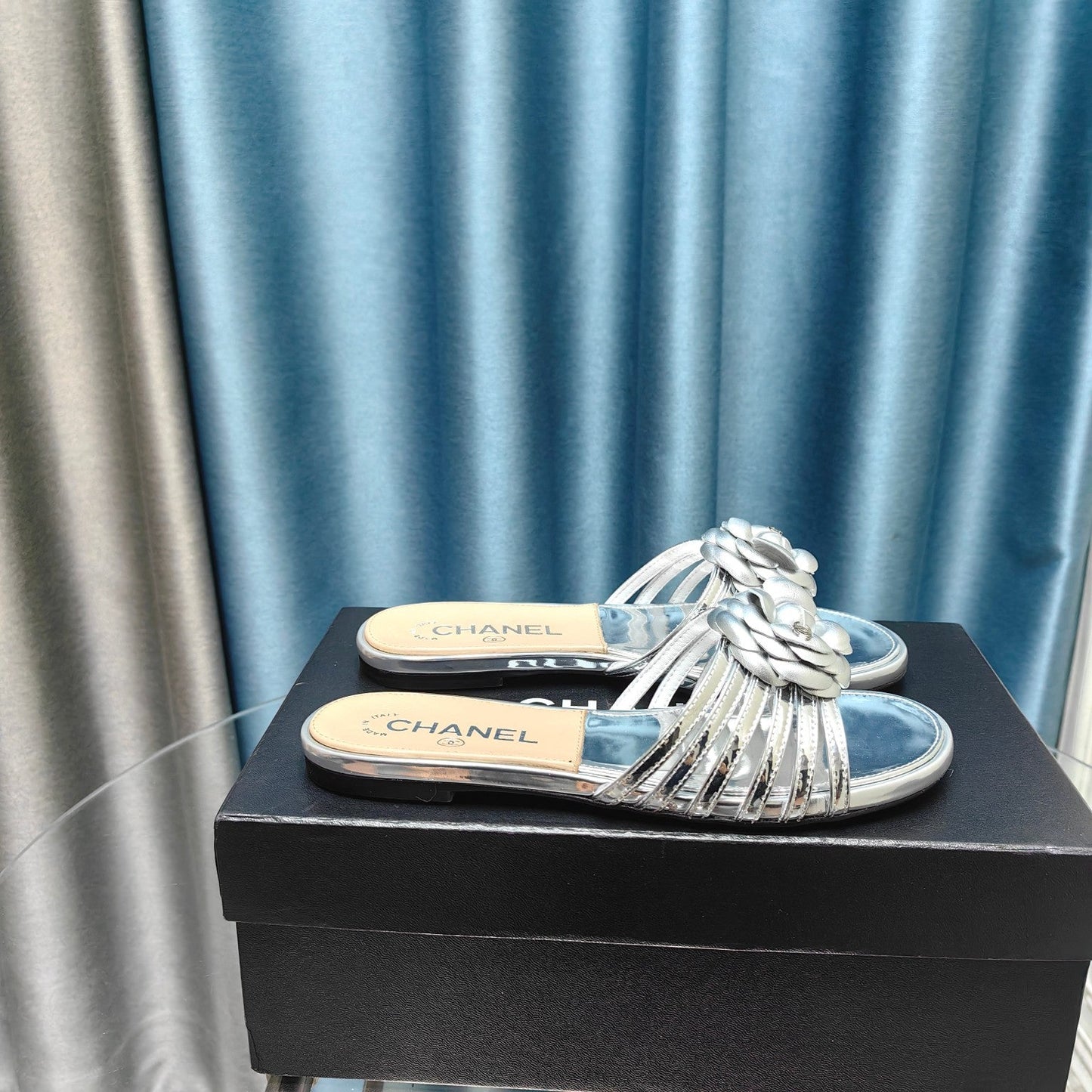Camellia Slide Slippers Silver Lambskin - 35