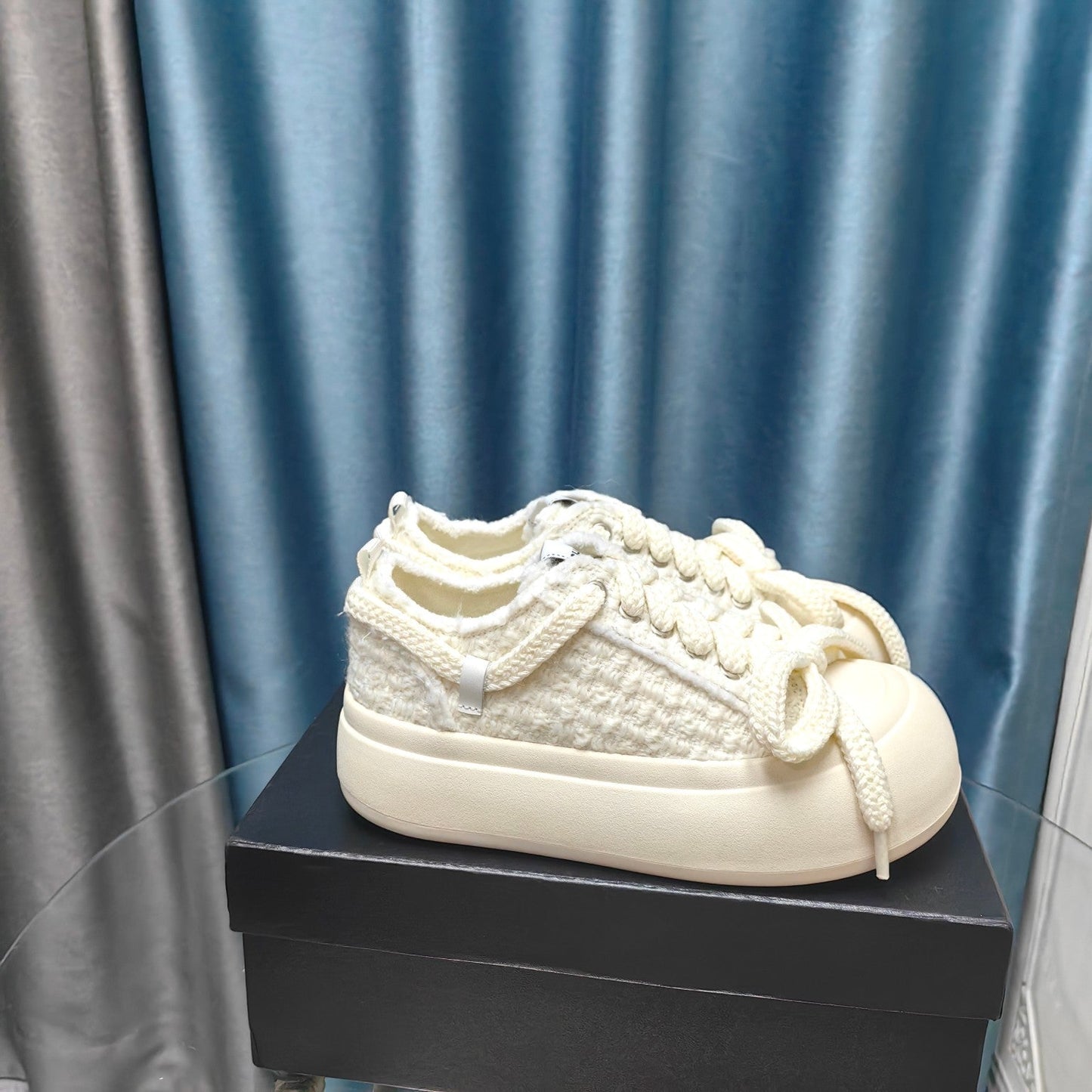 THICK-SOLED SHOES IN WHITE WOVEN WOOL - 35
