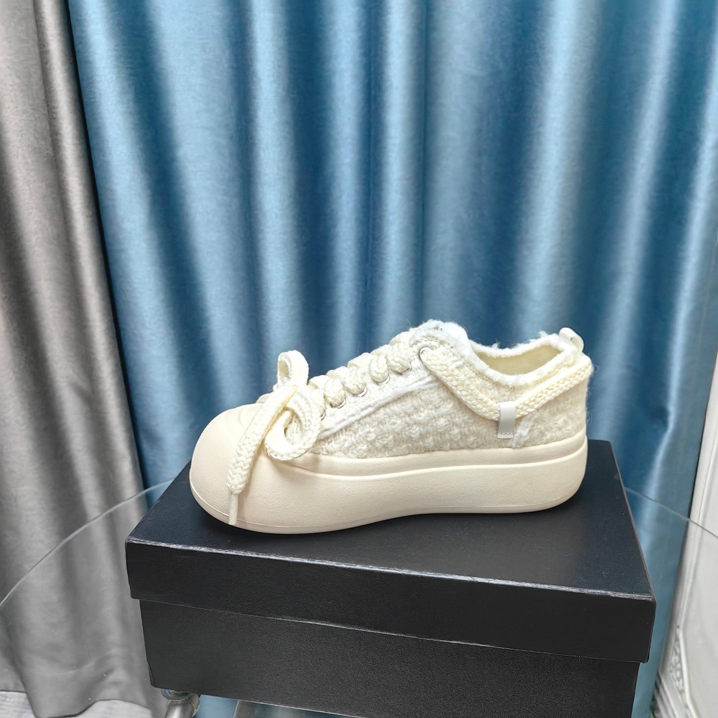 THICK-SOLED SHOES IN WHITE WOVEN WOOL - 35