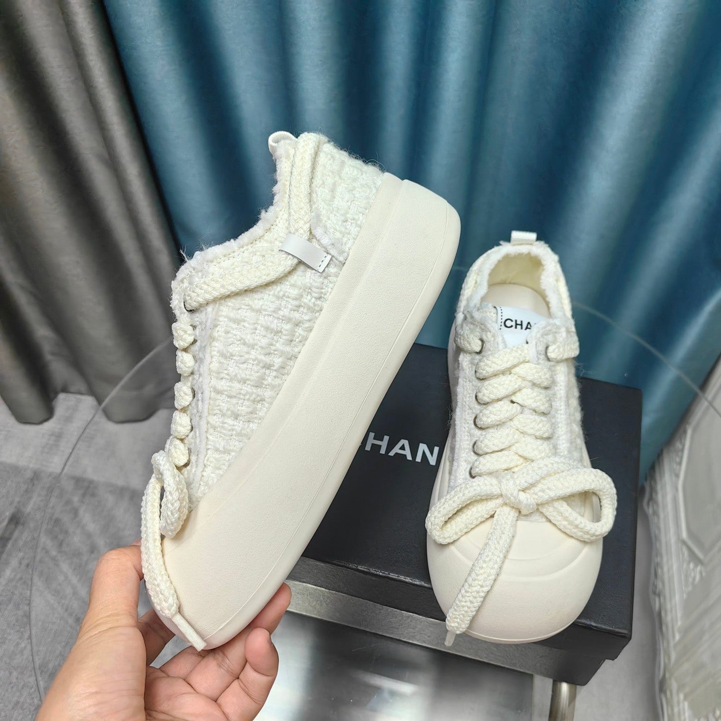 THICK-SOLED SHOES IN WHITE WOVEN WOOL - 35