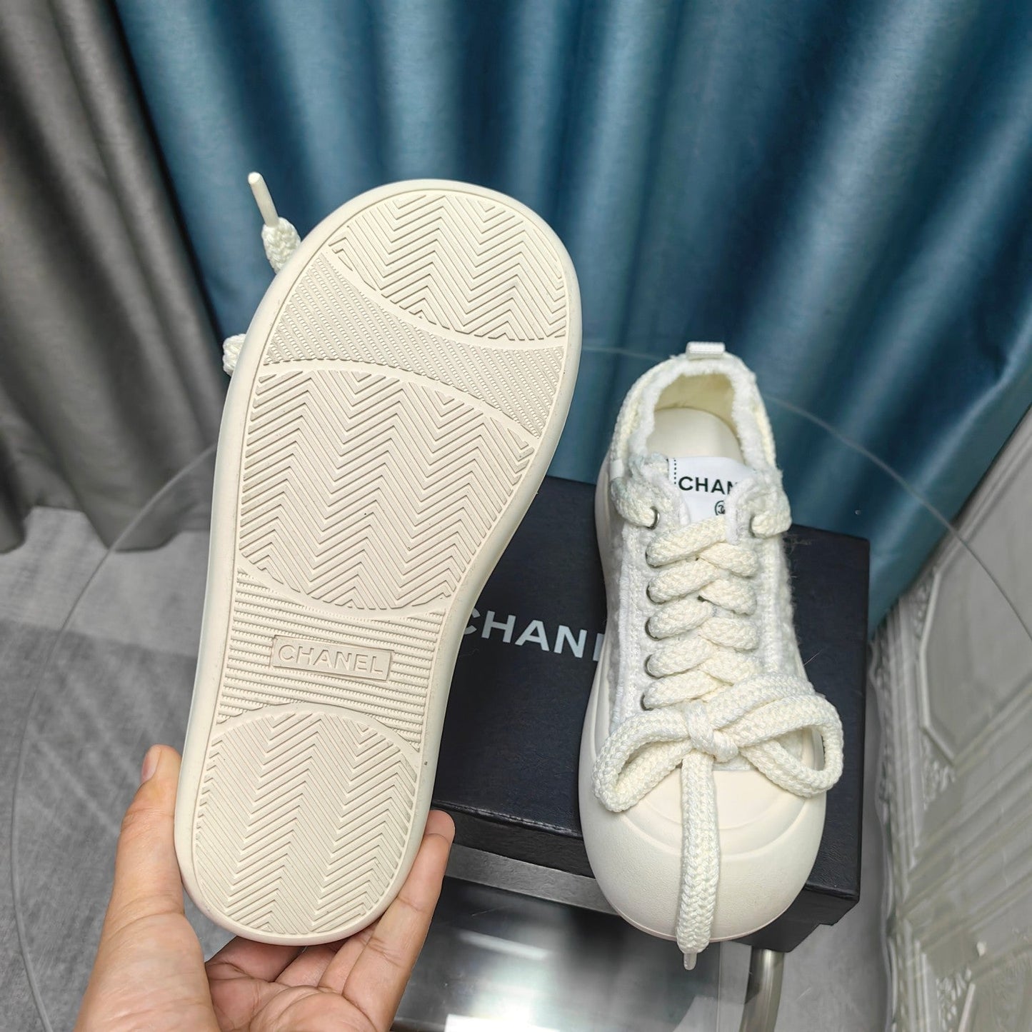 THICK-SOLED SHOES IN WHITE WOVEN WOOL - 35