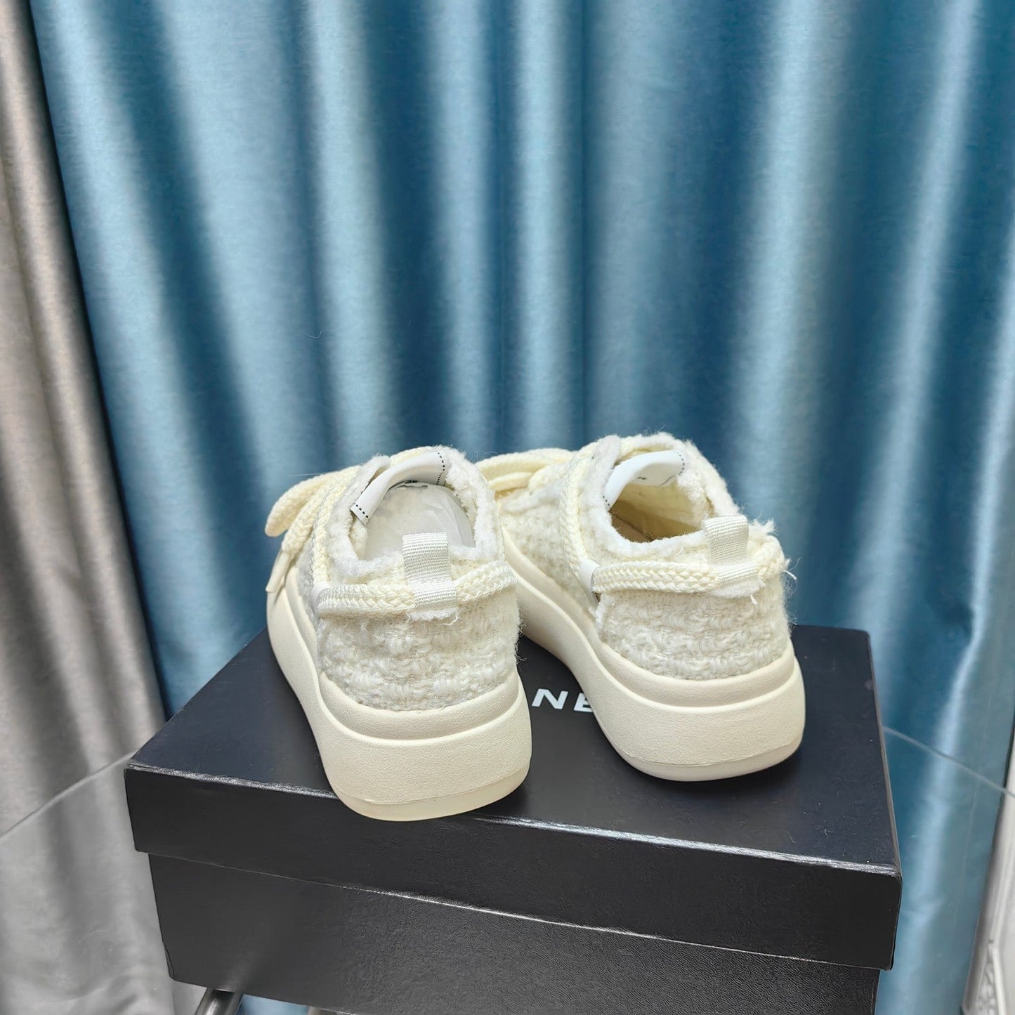 THICK-SOLED SHOES IN WHITE WOVEN WOOL - 35