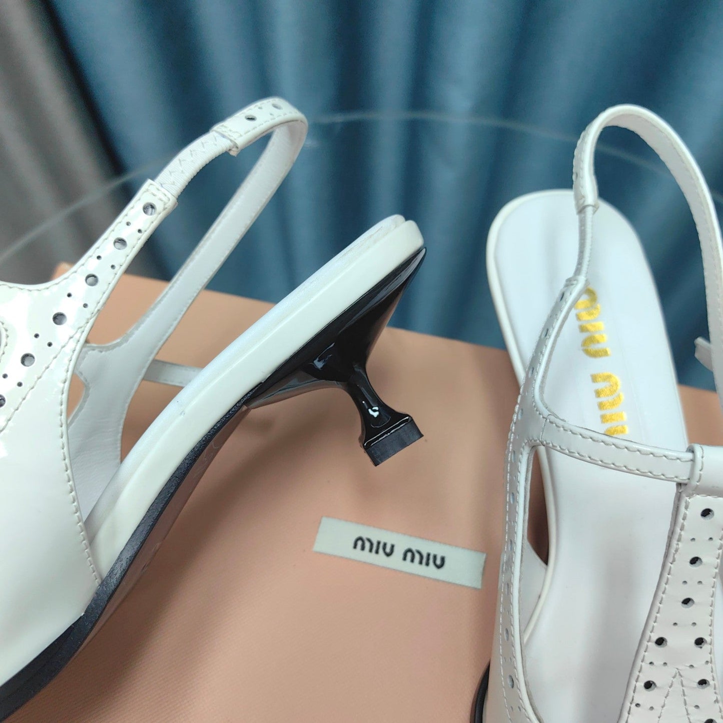 SLINGBACK WHITE LAMBSKIN WITH T- STRAPS - 35