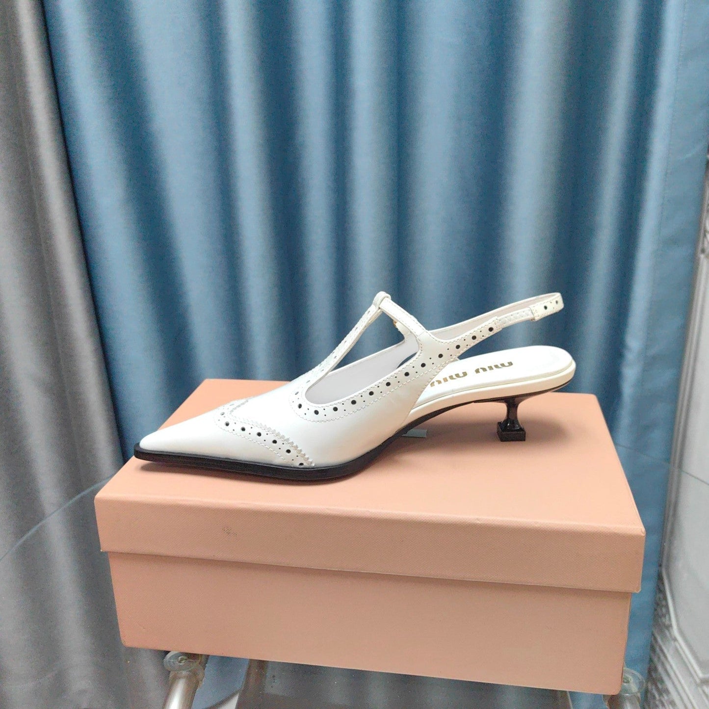 SLINGBACK WHITE LAMBSKIN WITH T- STRAPS - 35