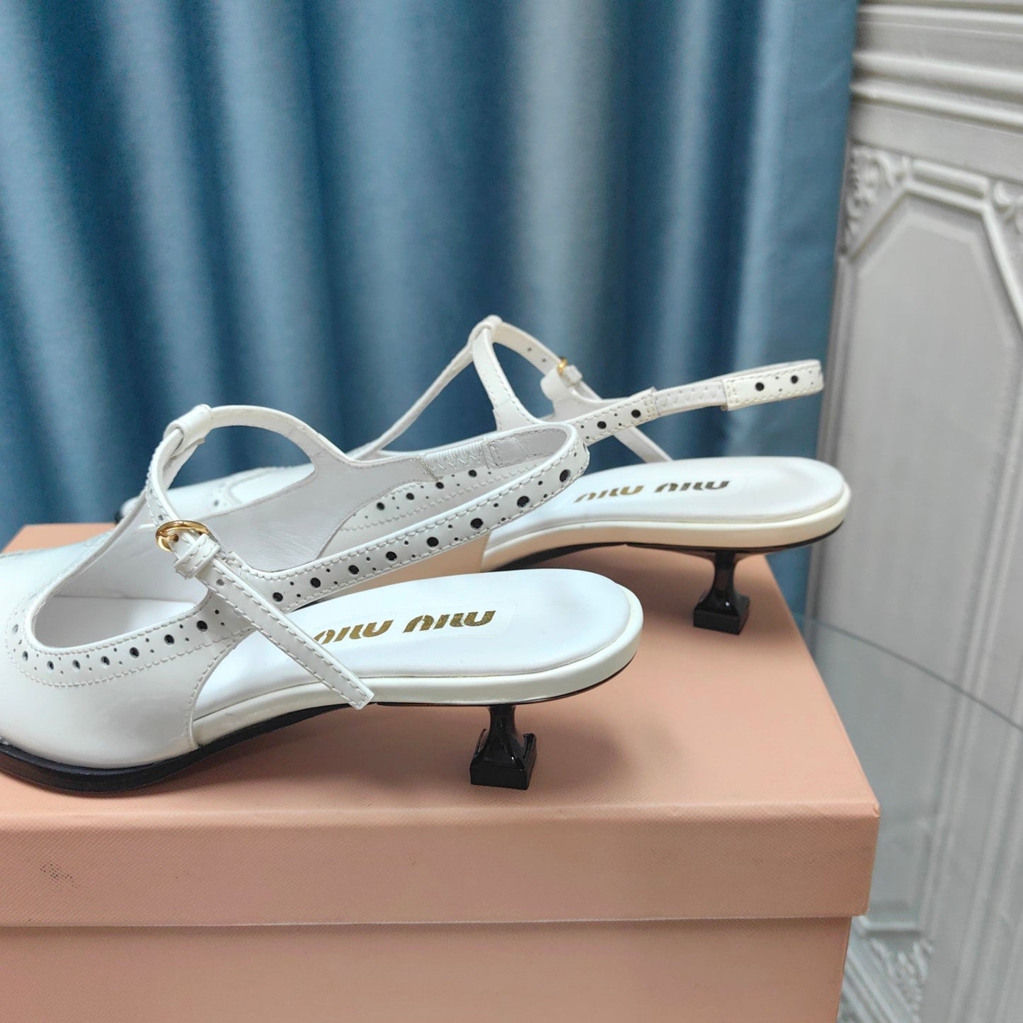 SLINGBACK WHITE LAMBSKIN WITH T- STRAPS - 35