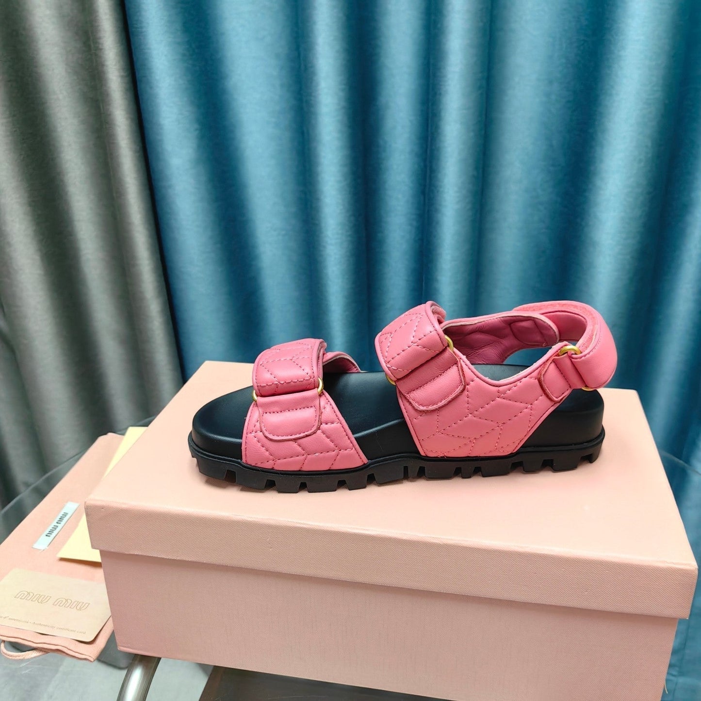 SANDALS BLACK MIX PINK SHEEPSKIN WITH HORIZONTAL STRAPS - 35
