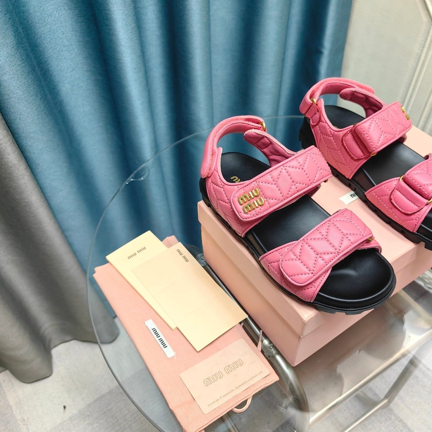 SANDALS BLACK MIX PINK SHEEPSKIN WITH HORIZONTAL STRAPS - 35