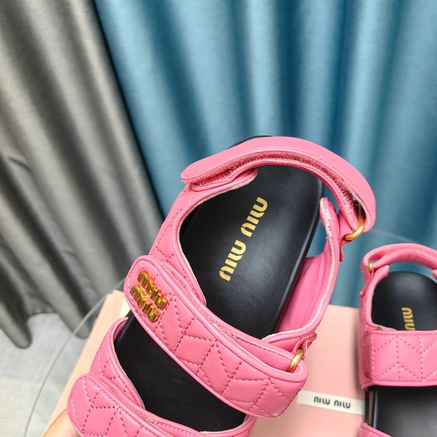 SANDALS BLACK MIX PINK SHEEPSKIN WITH HORIZONTAL STRAPS - 35