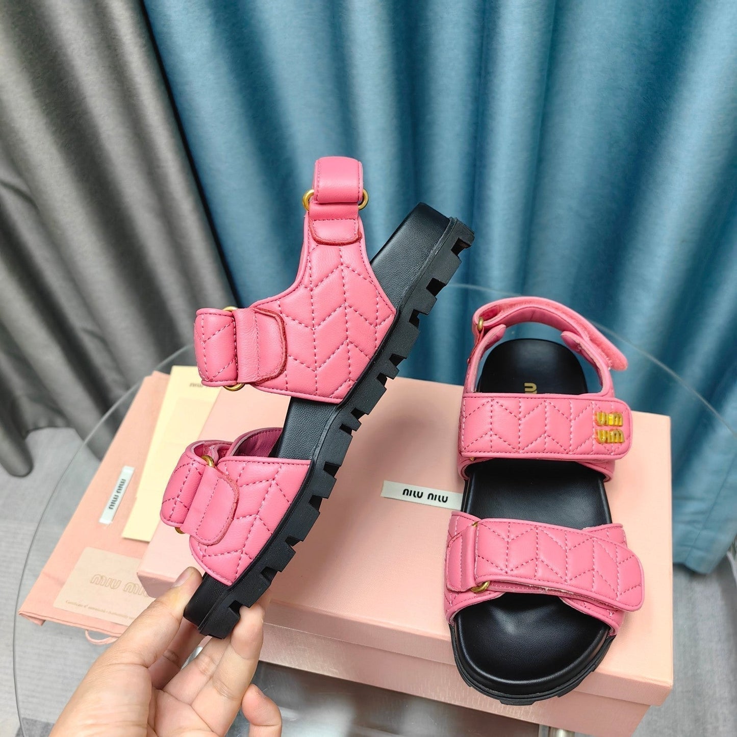 SANDALS BLACK MIX PINK SHEEPSKIN WITH HORIZONTAL STRAPS - 35