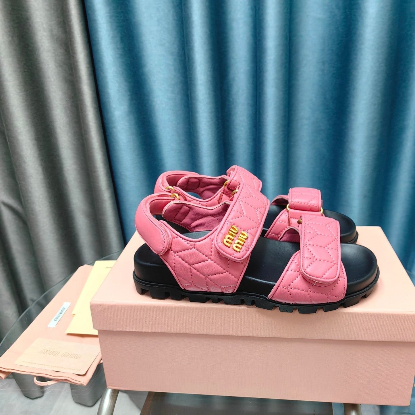 SANDALS BLACK MIX PINK SHEEPSKIN WITH HORIZONTAL STRAPS - 35