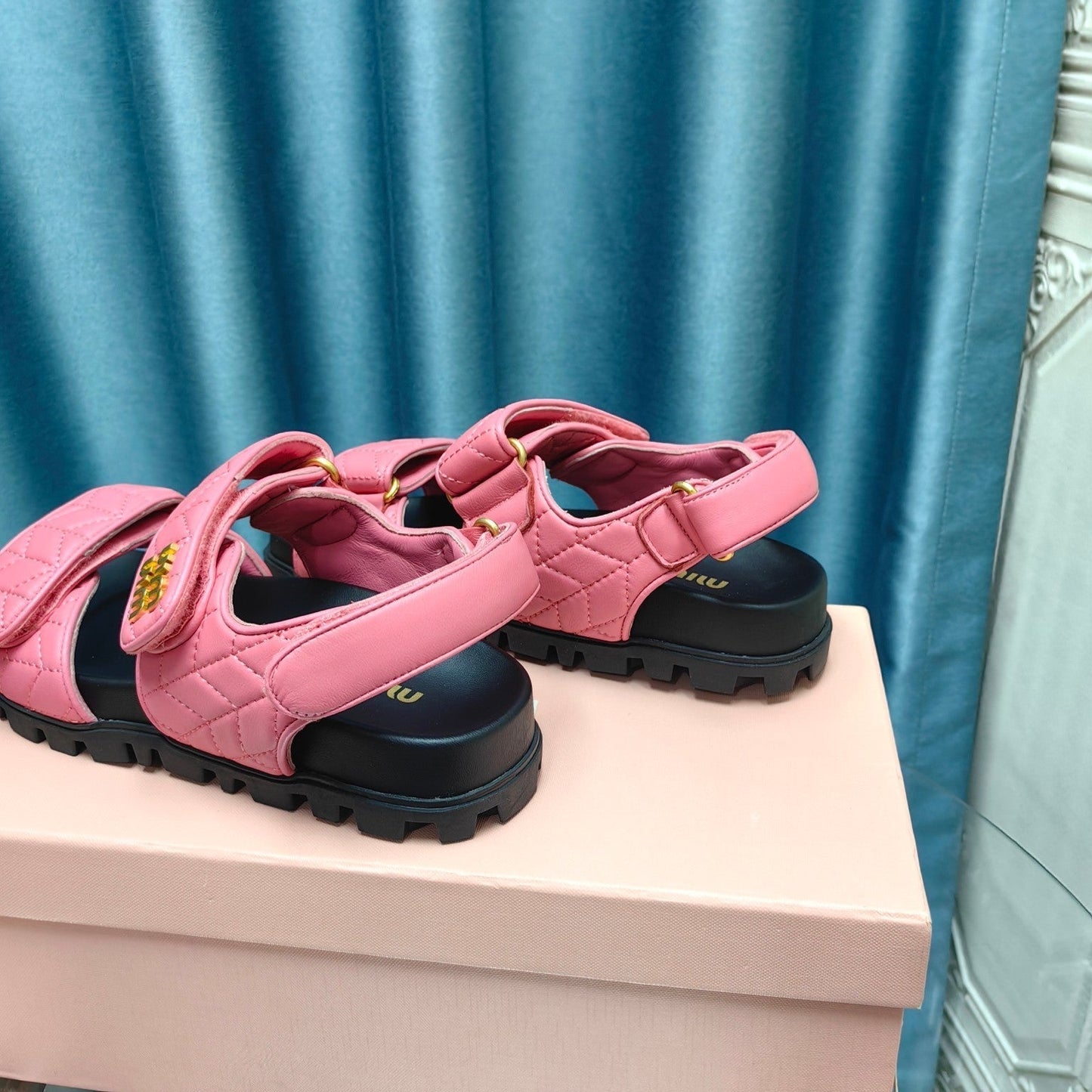SANDALS BLACK MIX PINK SHEEPSKIN WITH HORIZONTAL STRAPS - 35