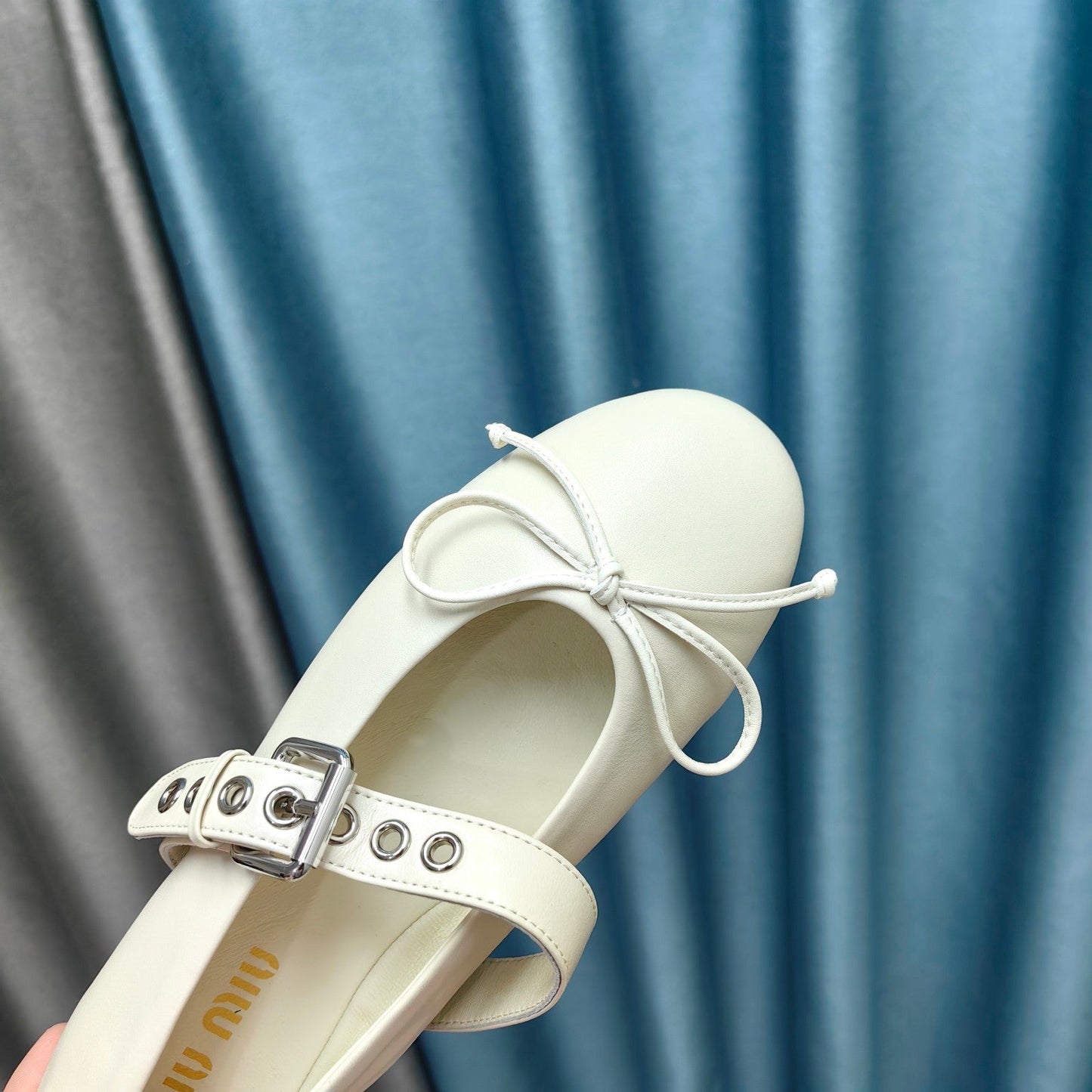 GHOST WHITE BALLET SHOES COWHIDE WITH BUTTON - 35