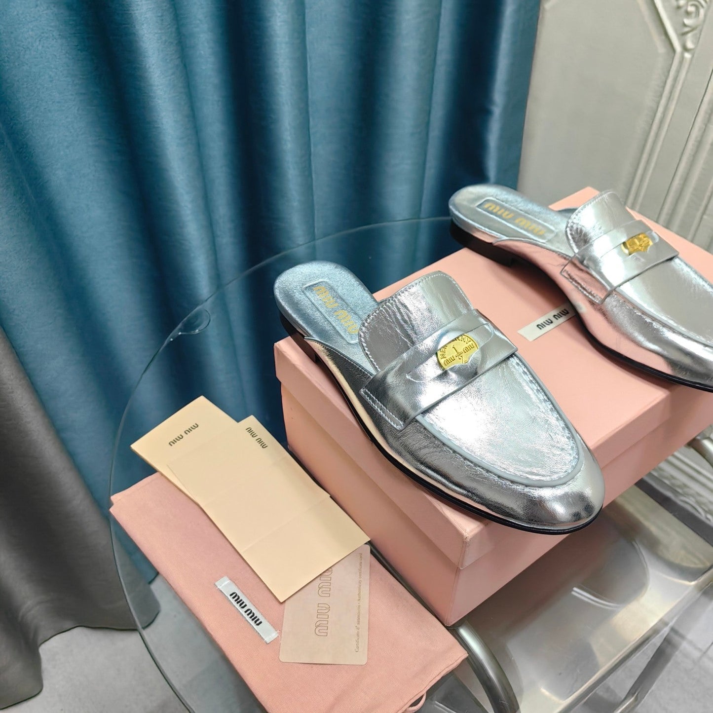 MULES SLIPPERS SILVER COWHIDE WITH GOLD COIN - 35